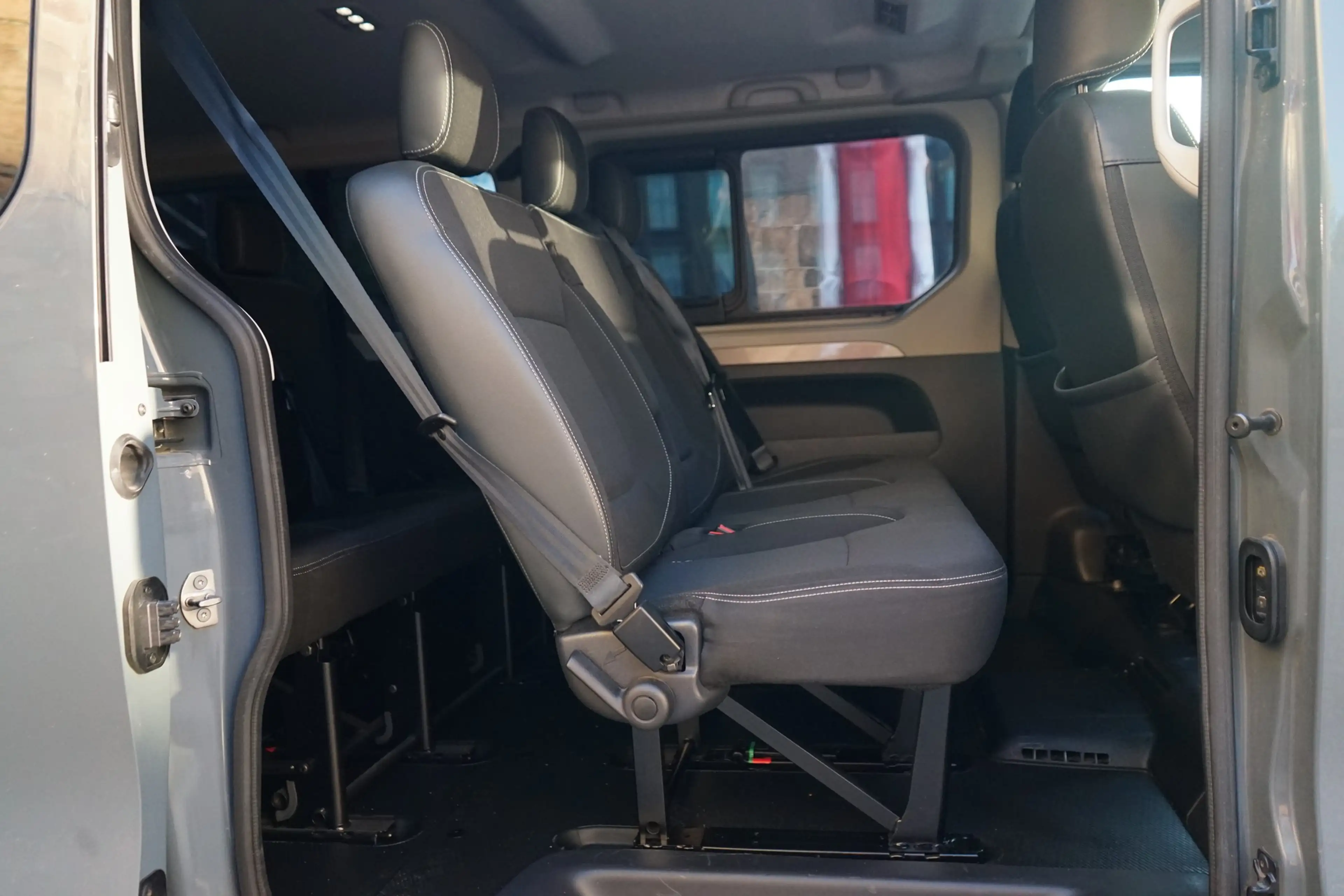 Renault Trafic Combi 2.0 dci AT L2 LED Navi 8-Sitzer AHK — photo 27
