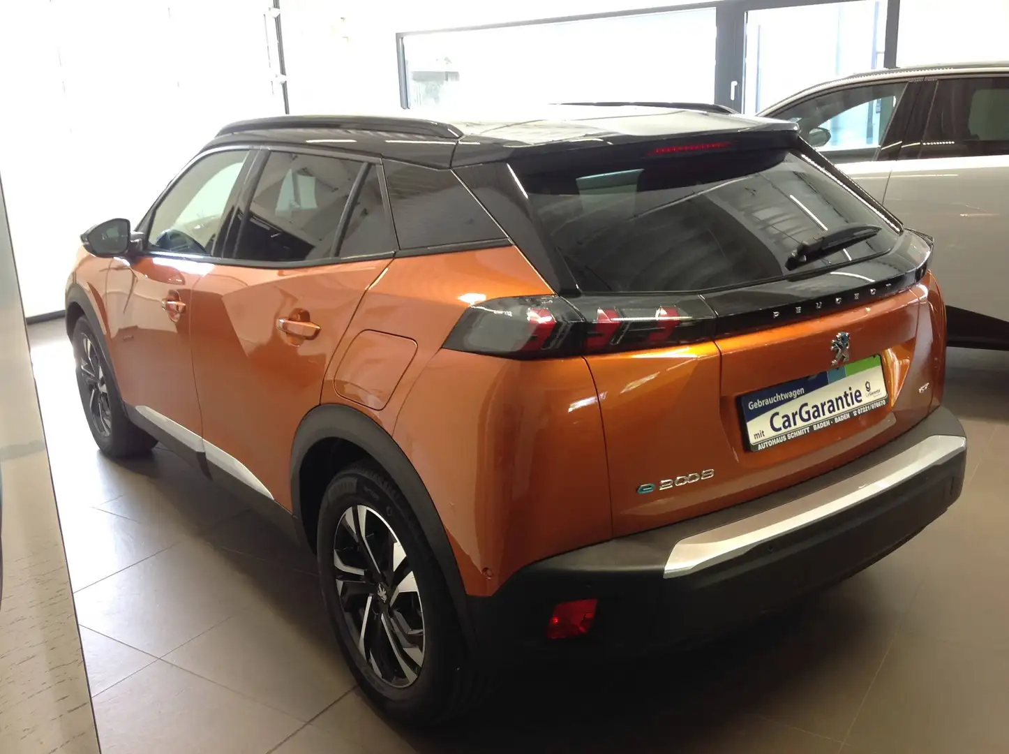 Peugeot 2008 GT Elektromotor 136 Orange - 2