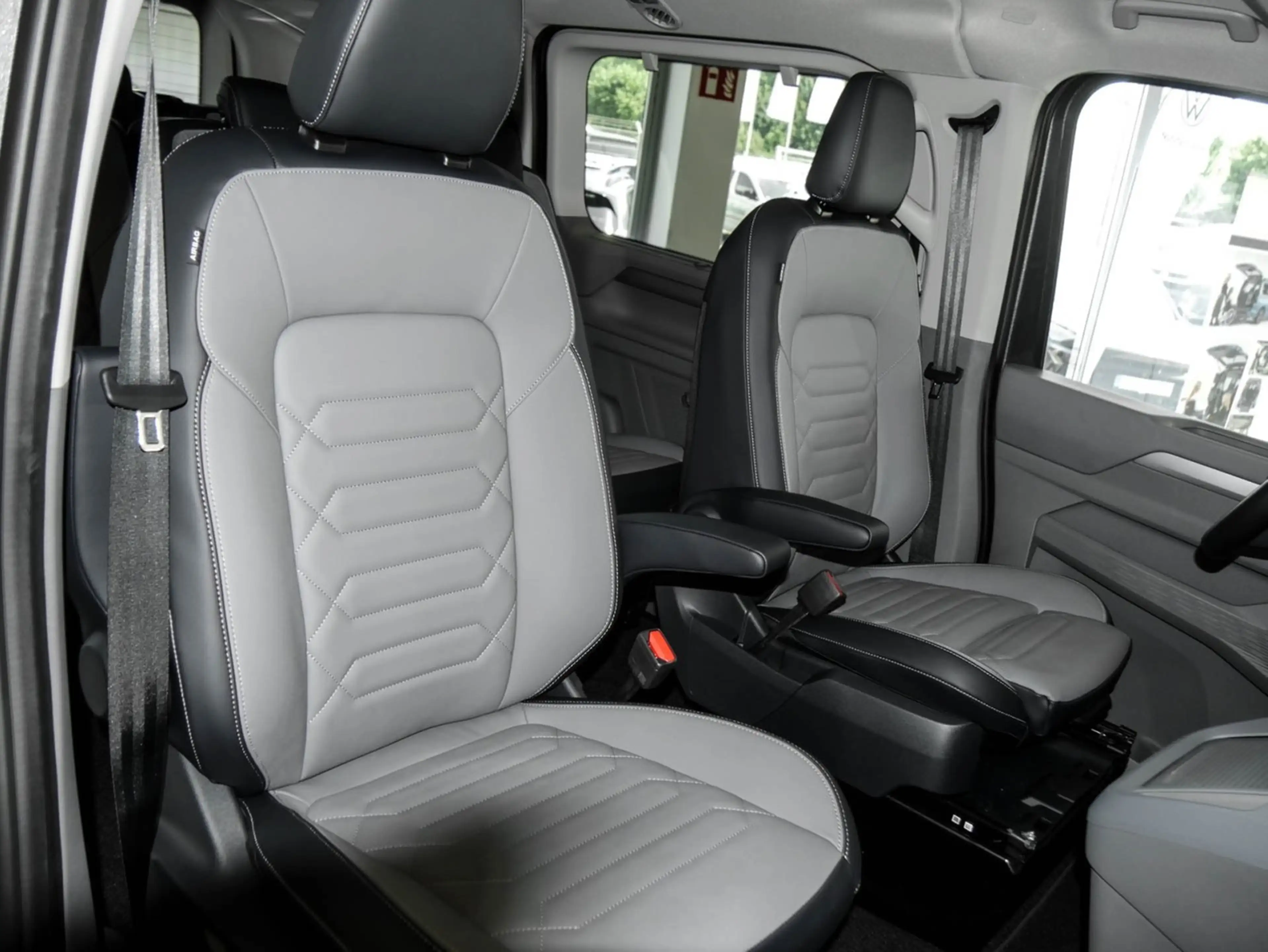 Volkswagen T7 Caravelle STYLE KR AHK PANO MATRIXLED — photo 8