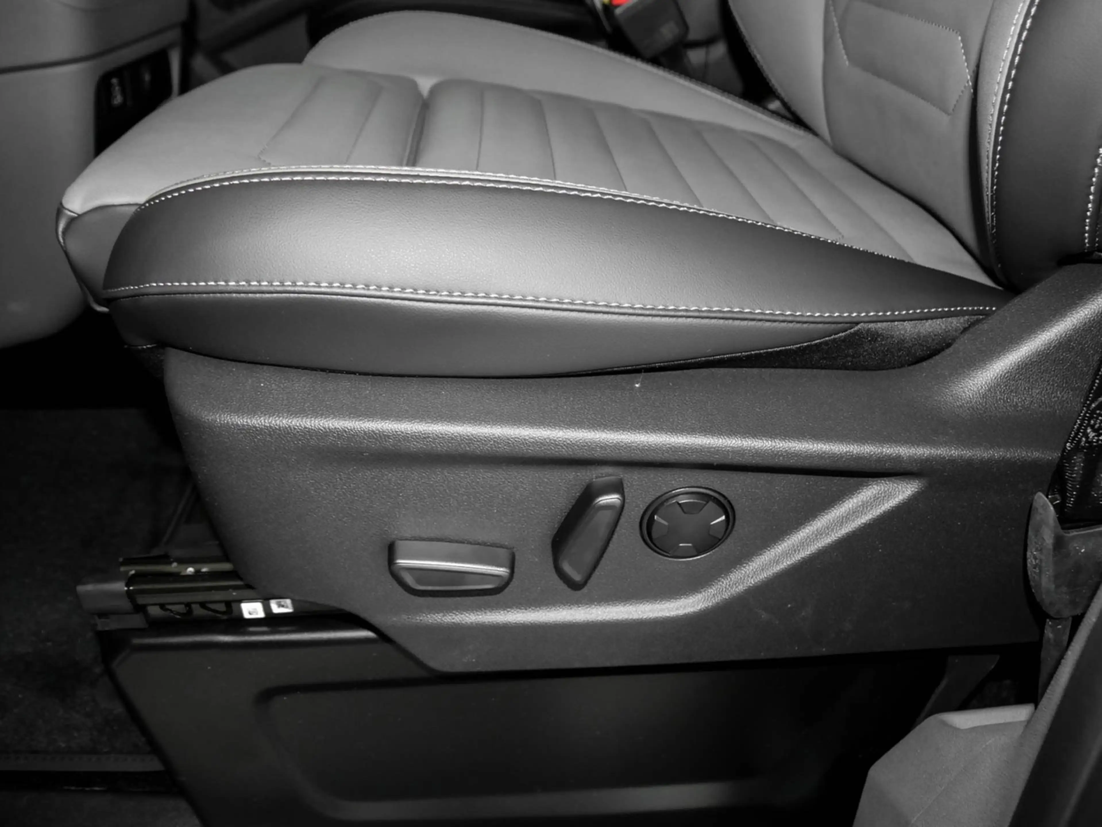 Volkswagen T7 Caravelle STYLE KR AHK PANO MATRIXLED — photo 15