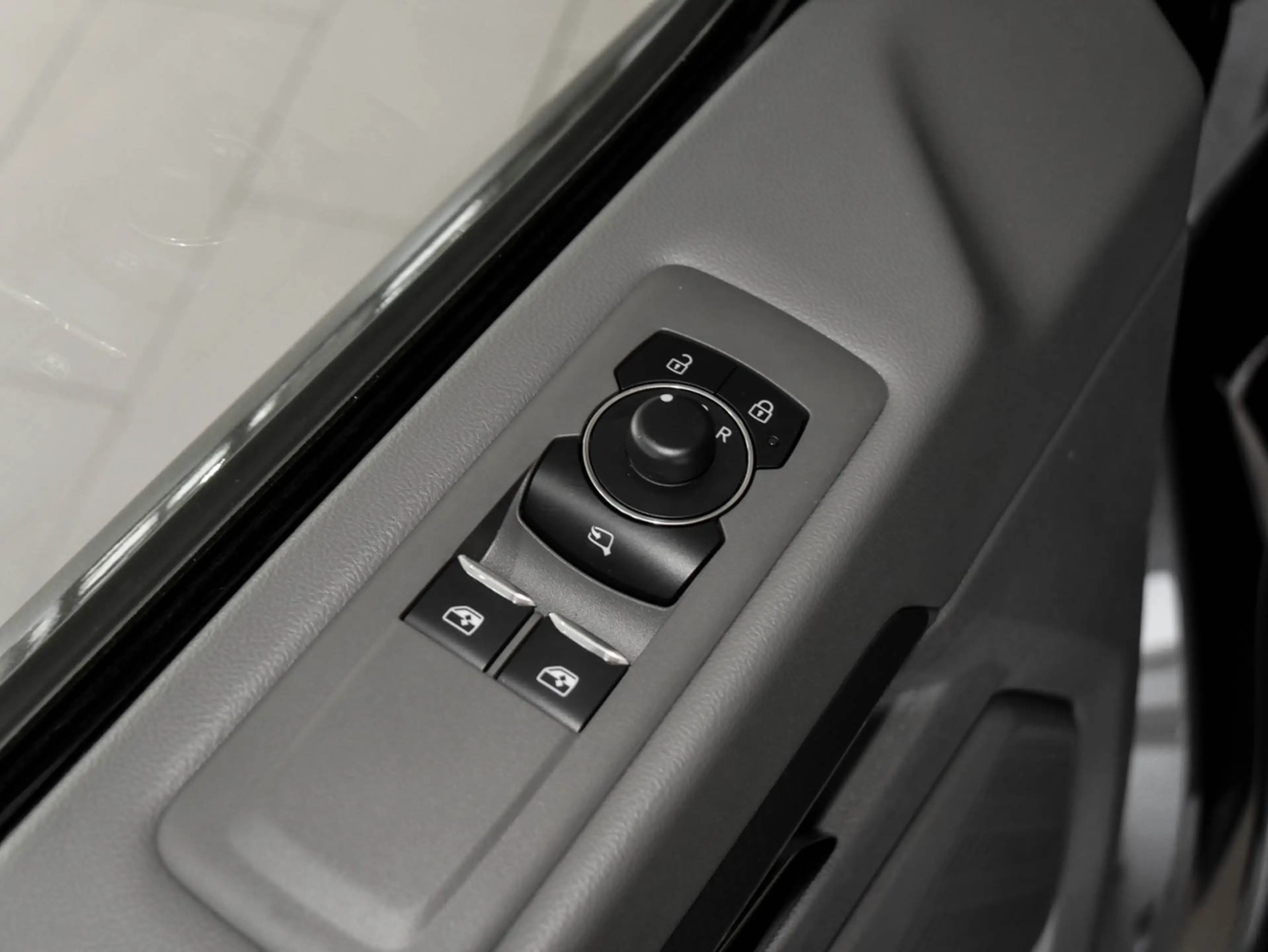 Volkswagen T7 Caravelle STYLE KR AHK PANO MATRIXLED — photo 14
