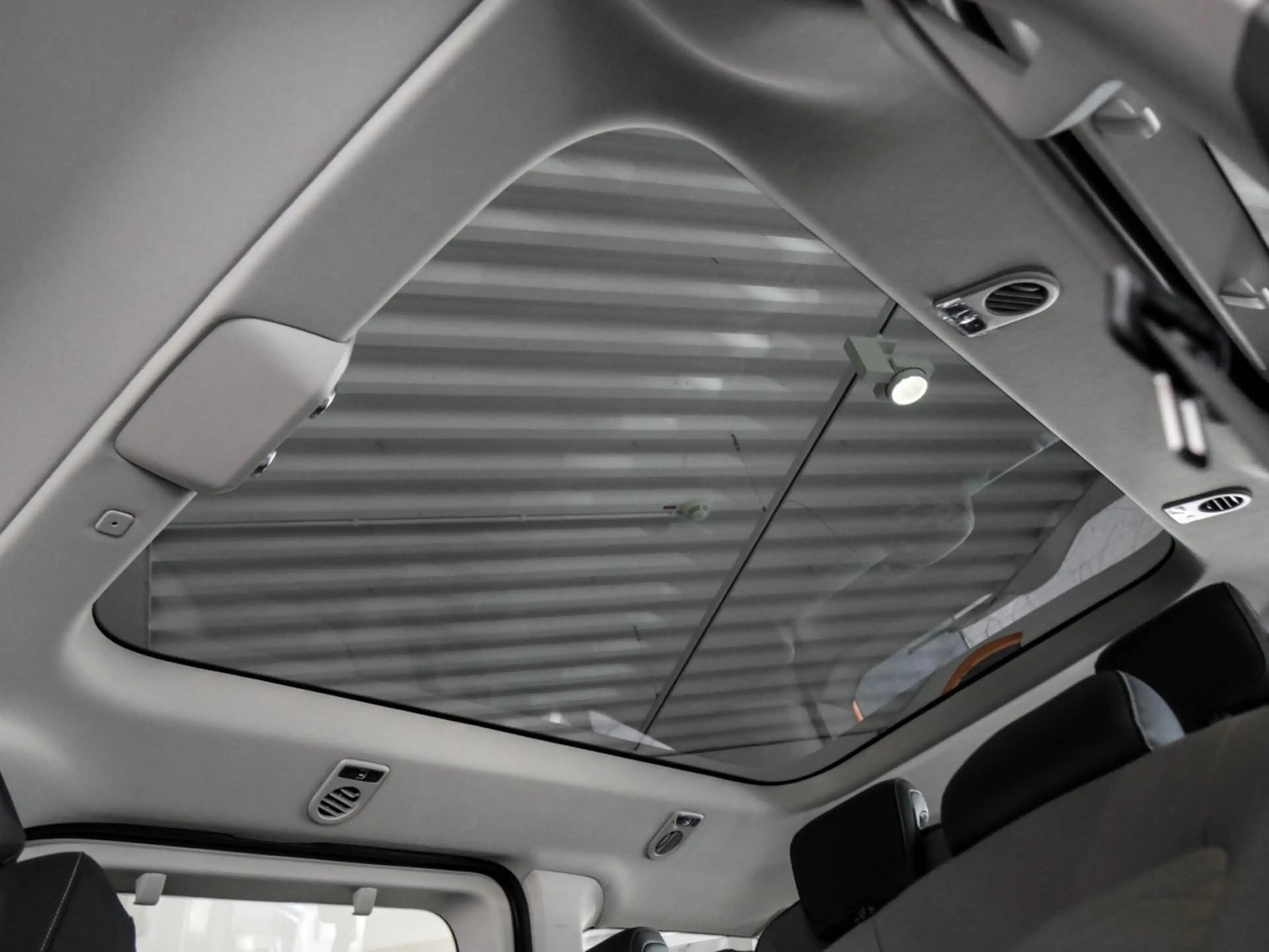 Volkswagen T7 Caravelle STYLE KR AHK PANO MATRIXLED — photo 13