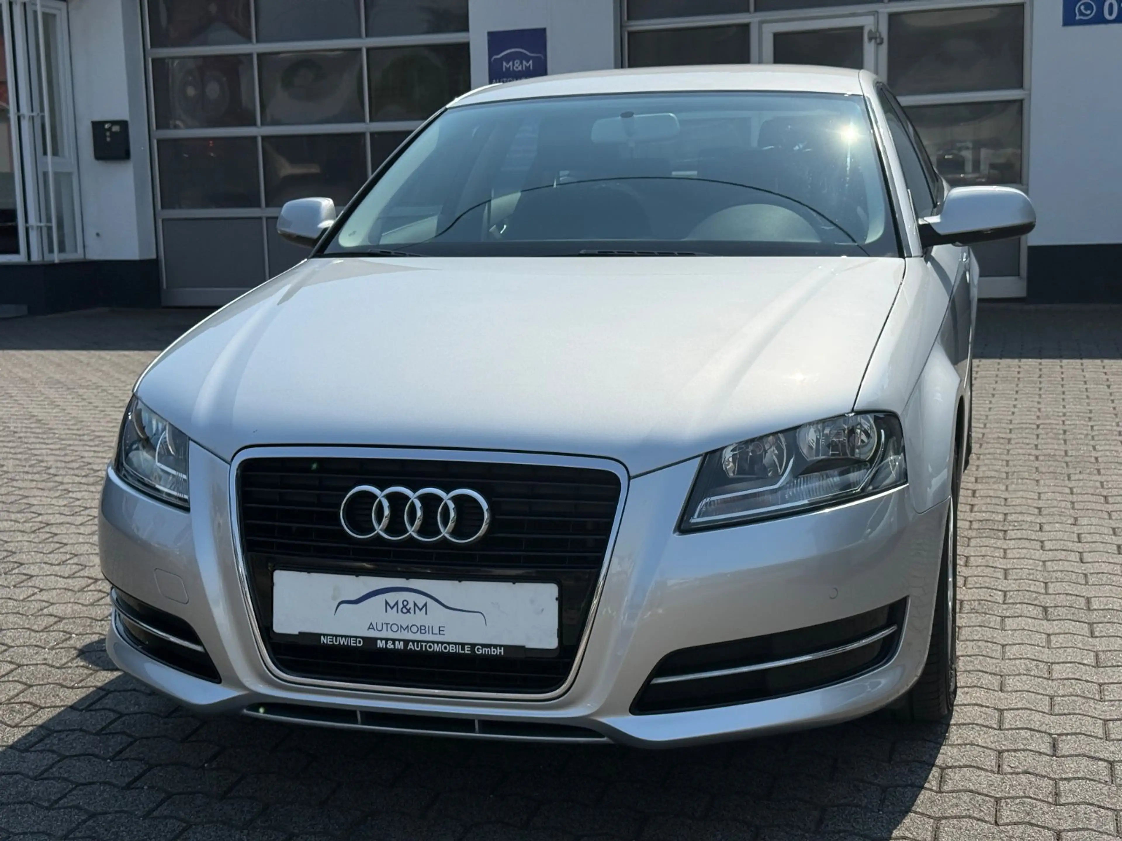 Audi A3 Sportback 1.6 TDI  Automatik Navi SitzHz PDC — photo 2