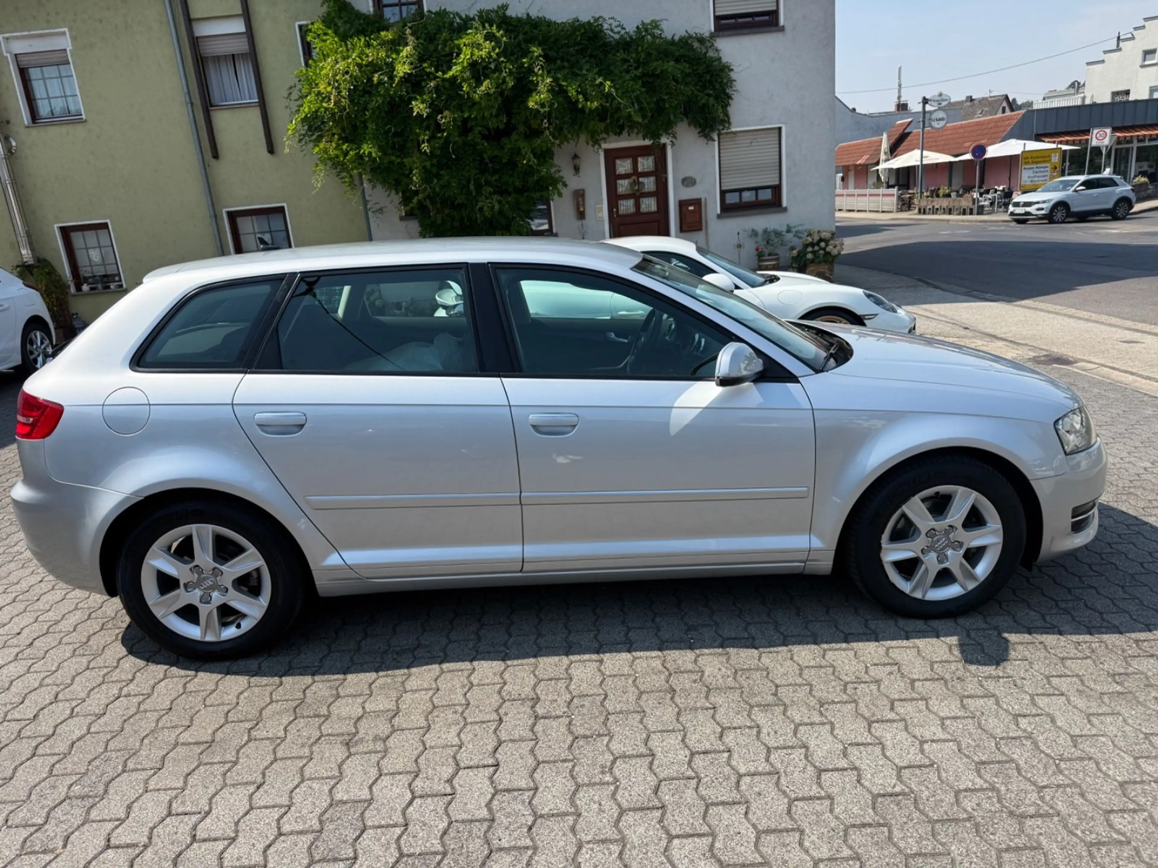 Audi A3 Sportback 1.6 TDI  Automatik Navi SitzHz PDC — photo 12