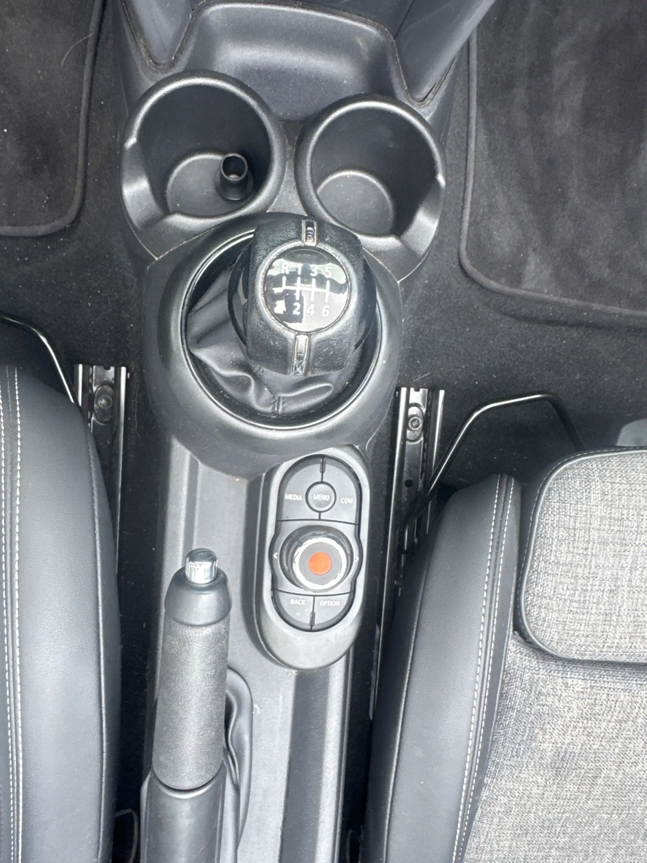 MINI Cooper Cabrio Mini 1.5 Chili mooie auto 6 bak. Wij zijn altijd d — photo 15