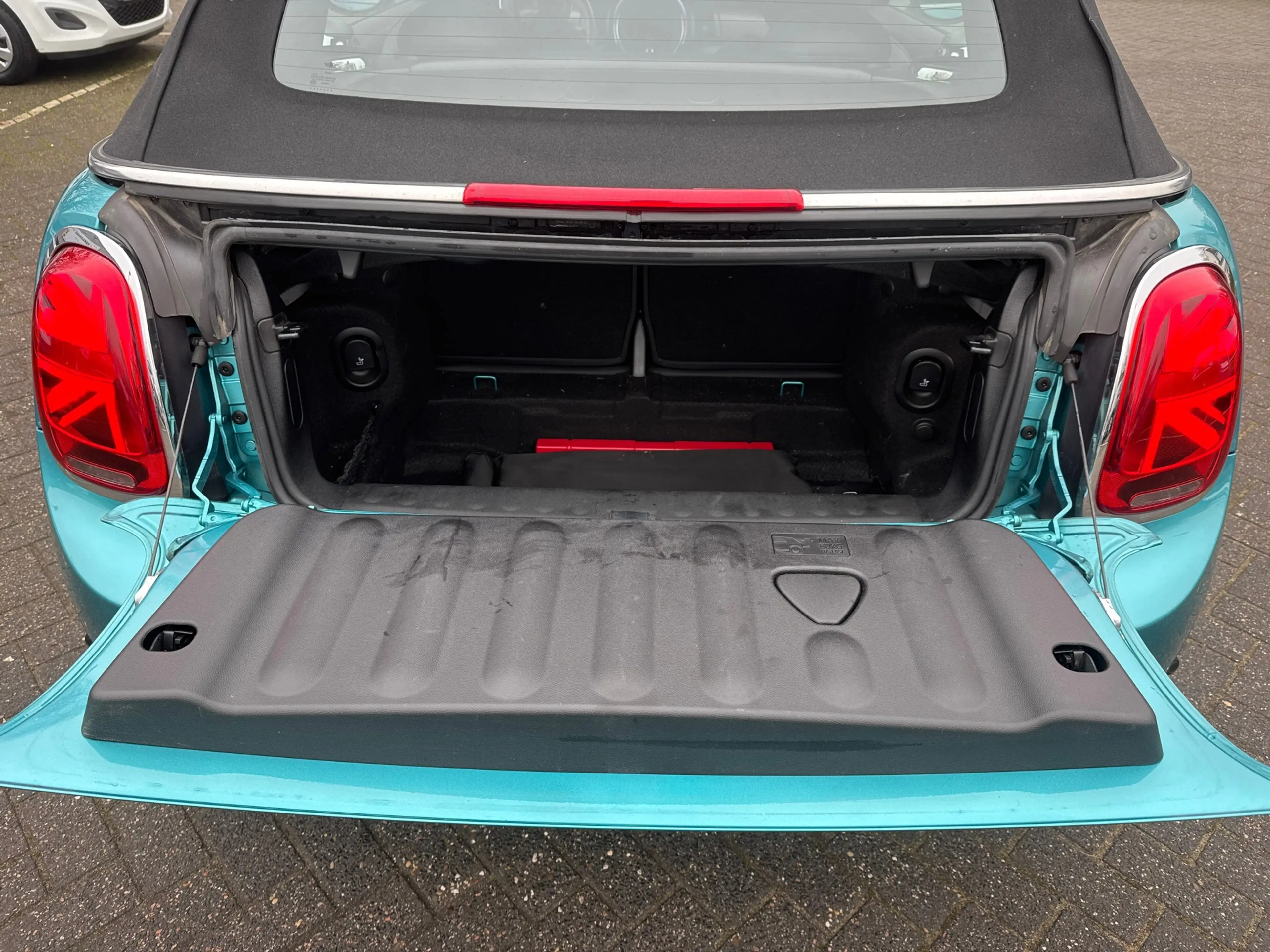 MINI Cooper Cabrio Mini 1.5 Chili mooie auto 6 bak. Wij zijn altijd d — photo 10