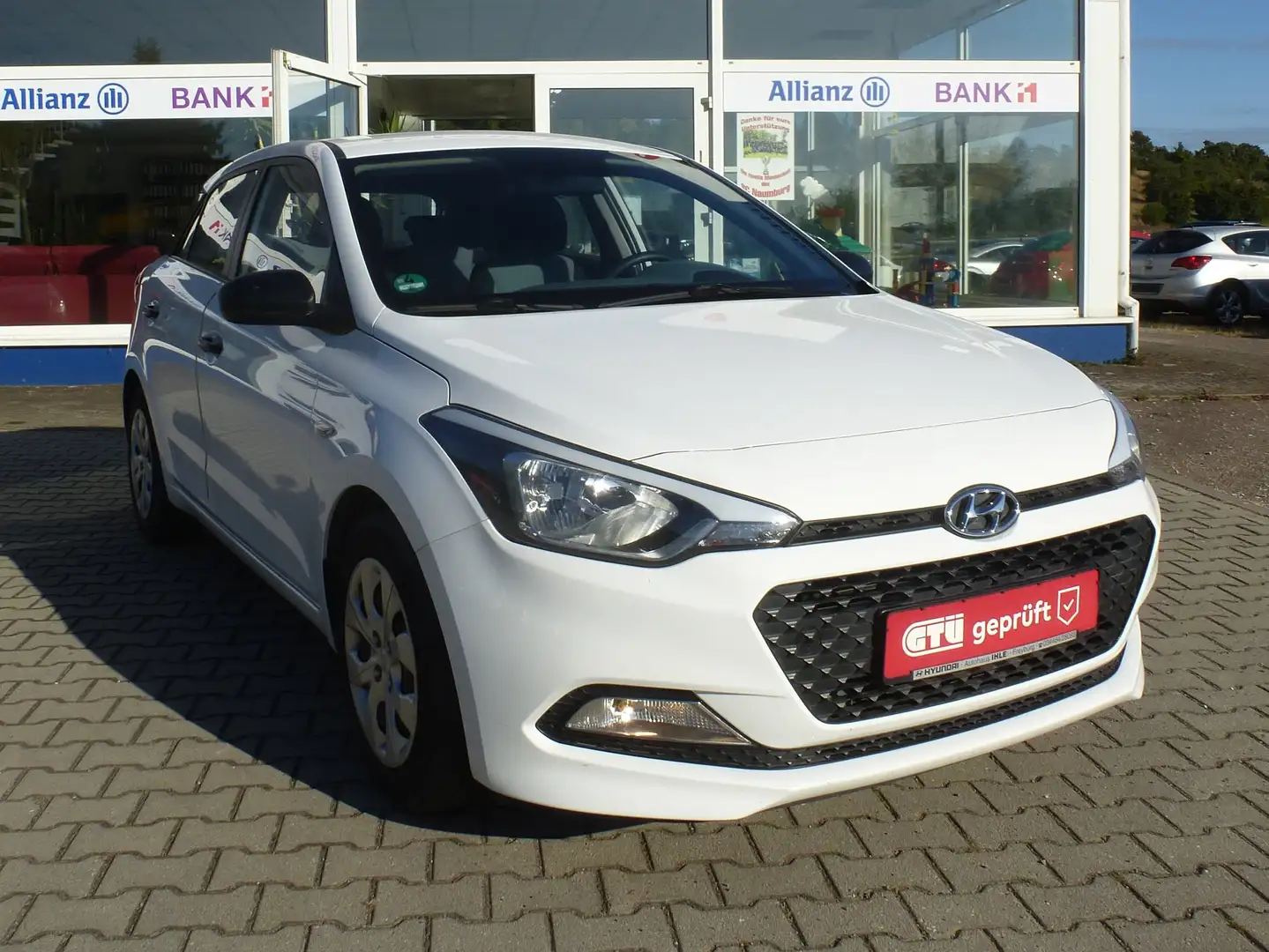 Hyundai i20 blue Basis Weiß - 1