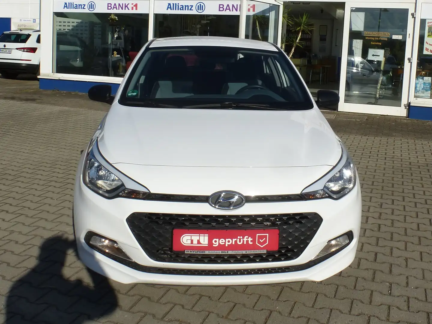 Hyundai i20 blue Basis Weiß - 2