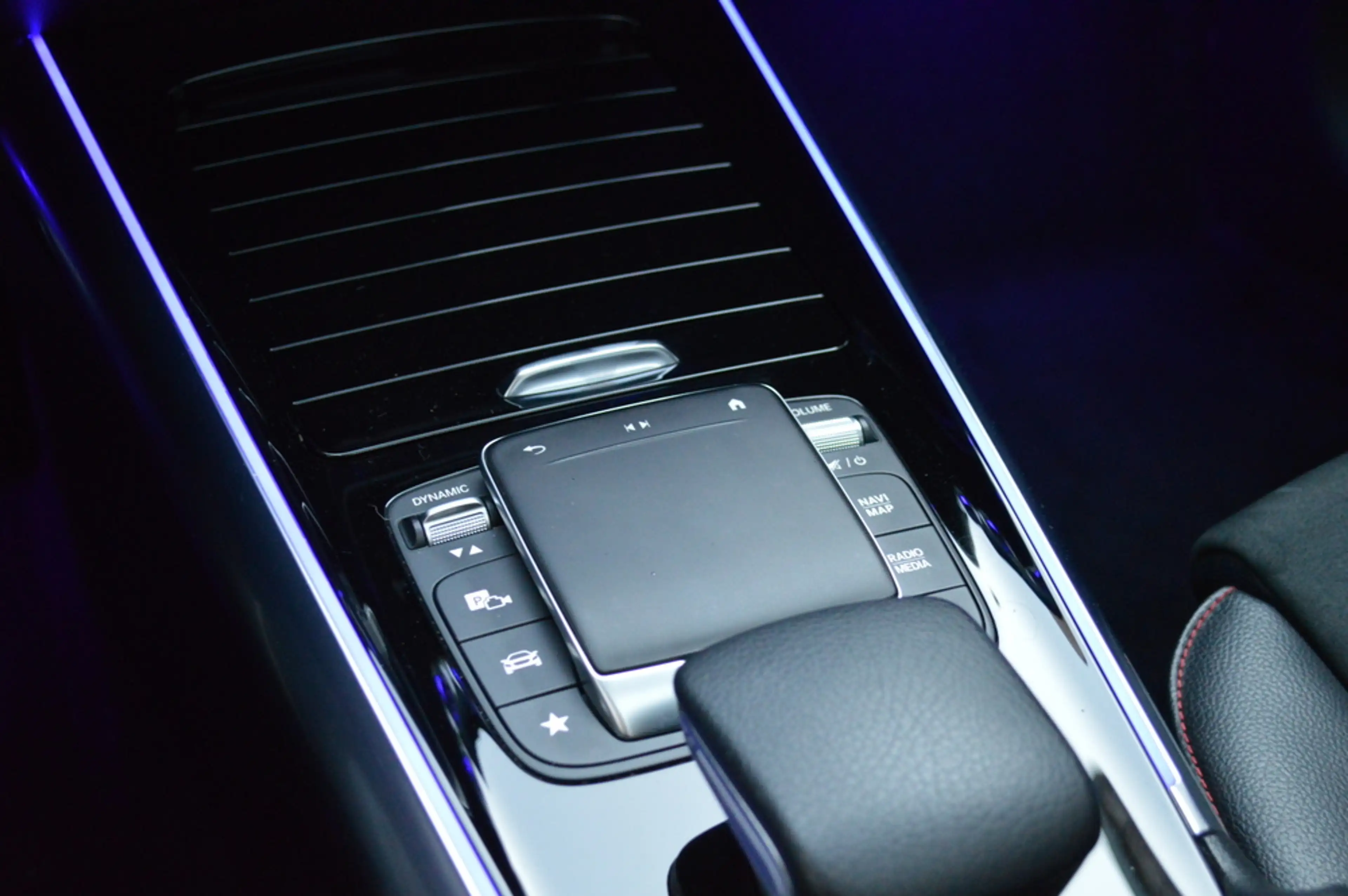 Mercedes-Benz EQA 250 250+ AMG Line 71 kWh Led Panorama Memory Burmester — photo 14
