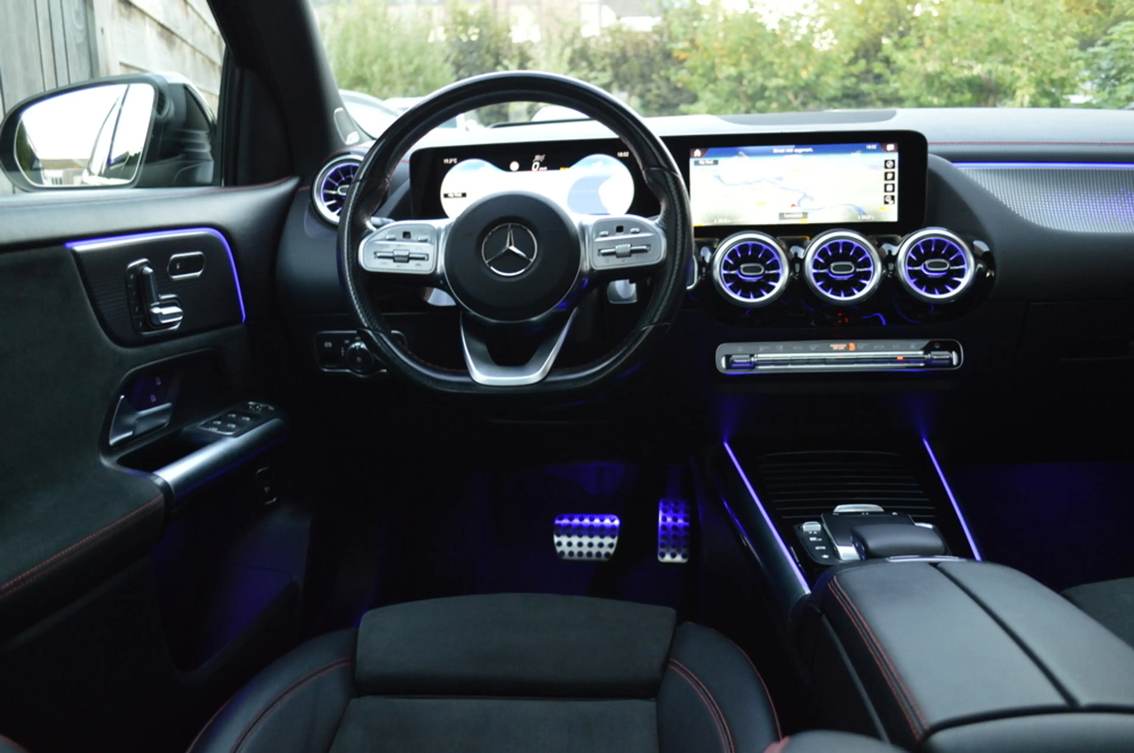 Mercedes-Benz EQA 250 250+ AMG Line 71 kWh Led Panorama Memory Burmester — photo 4