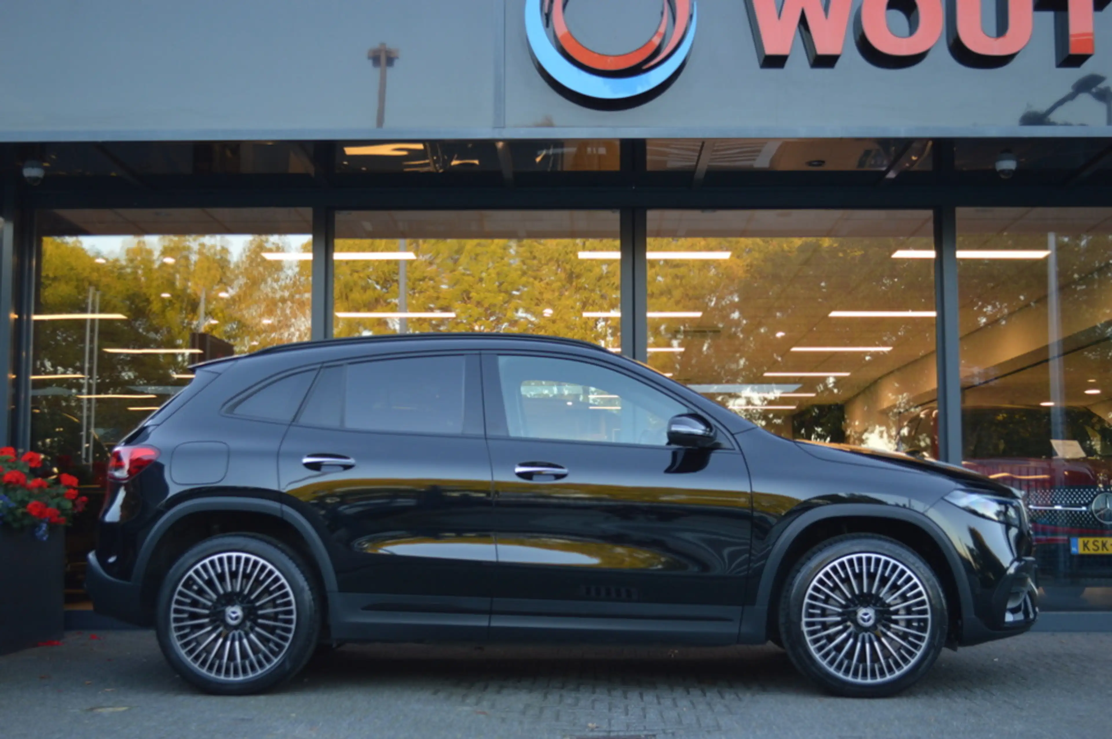 Mercedes-Benz EQA 250 250+ AMG Line 71 kWh Led Panorama Memory Burmester — photo 7