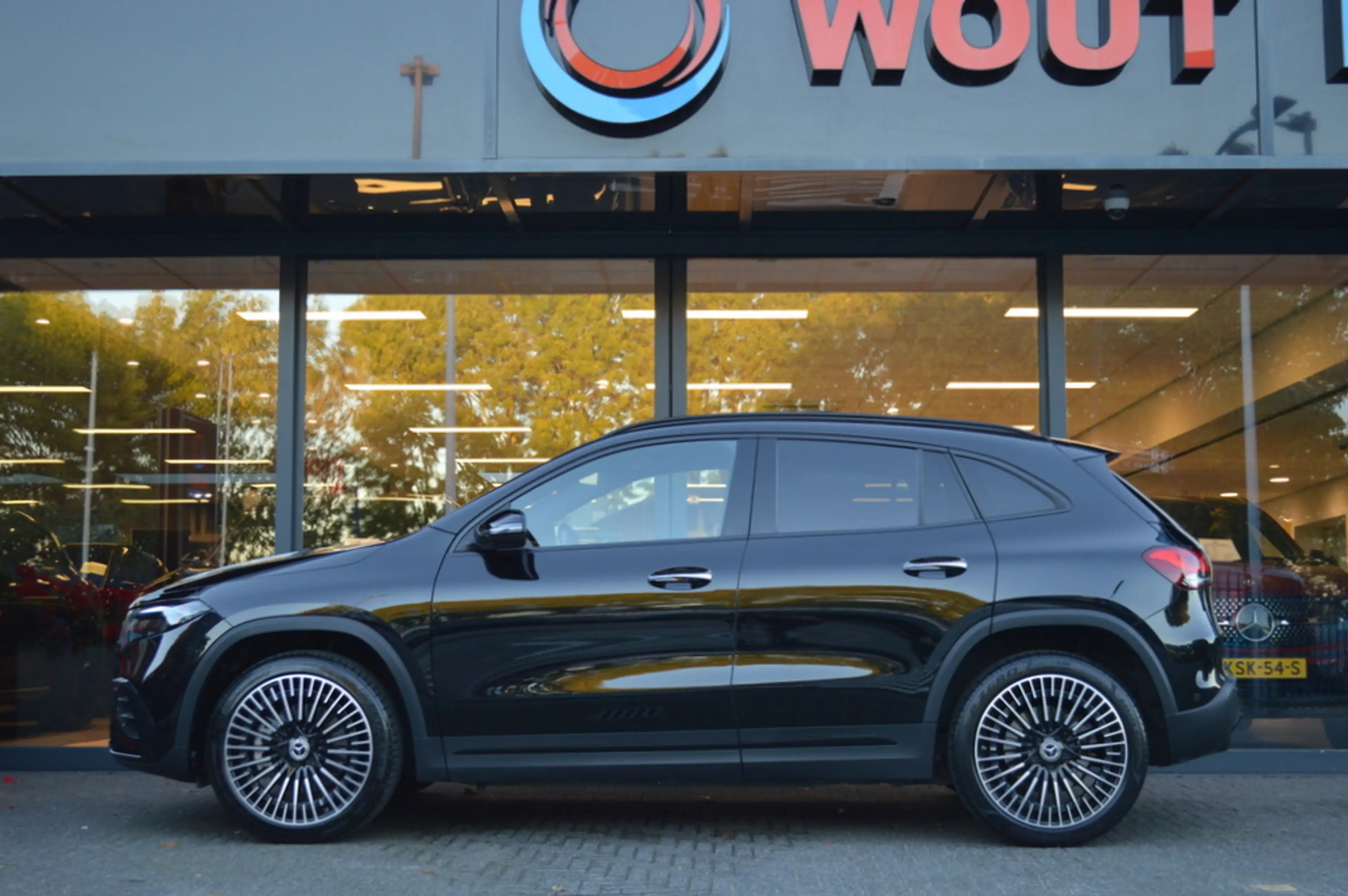 Mercedes-Benz EQA 250 250+ AMG Line 71 kWh Led Panorama Memory Burmester — photo 8