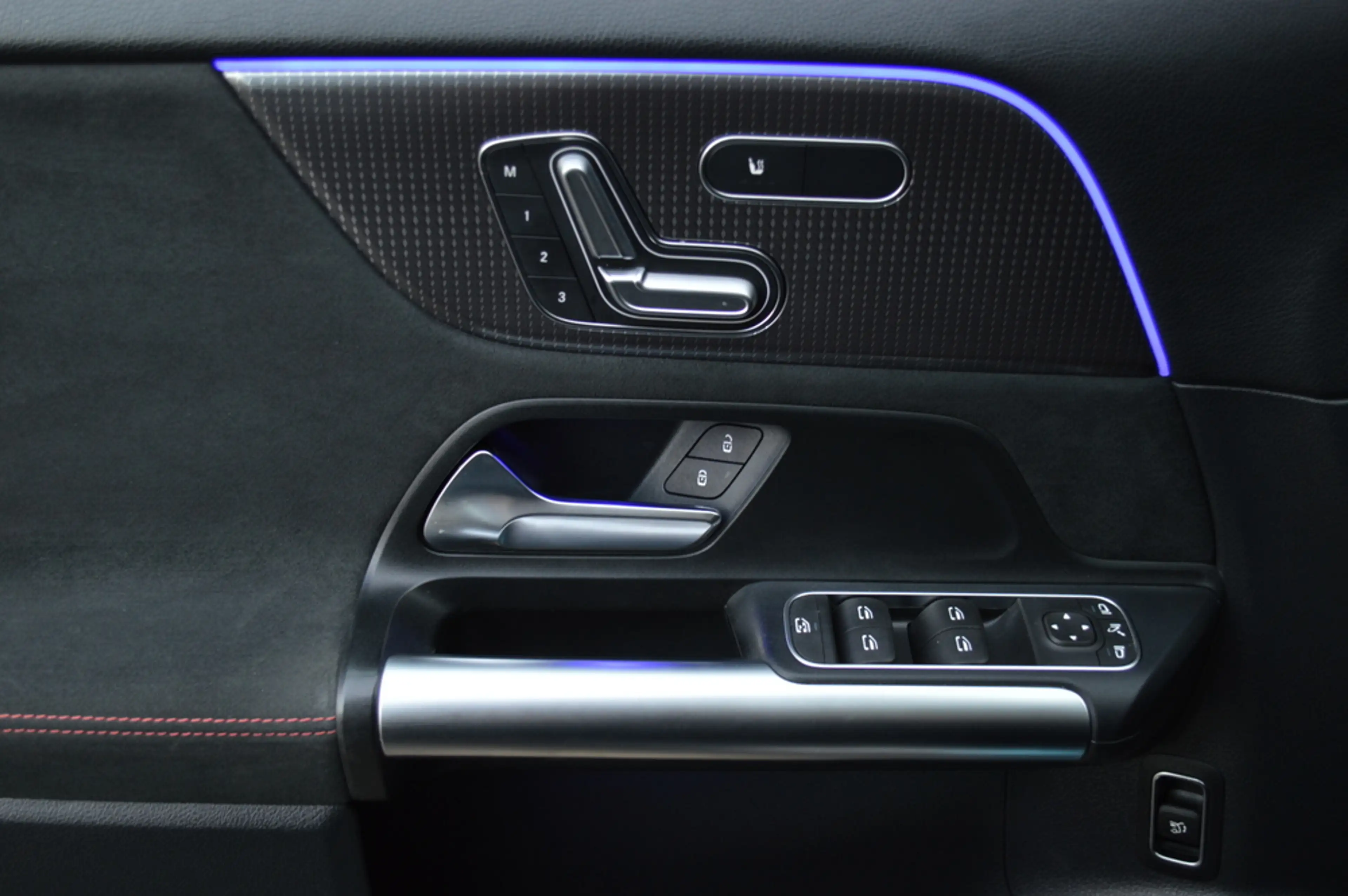 Mercedes-Benz EQA 250 250+ AMG Line 71 kWh Led Panorama Memory Burmester — photo 15