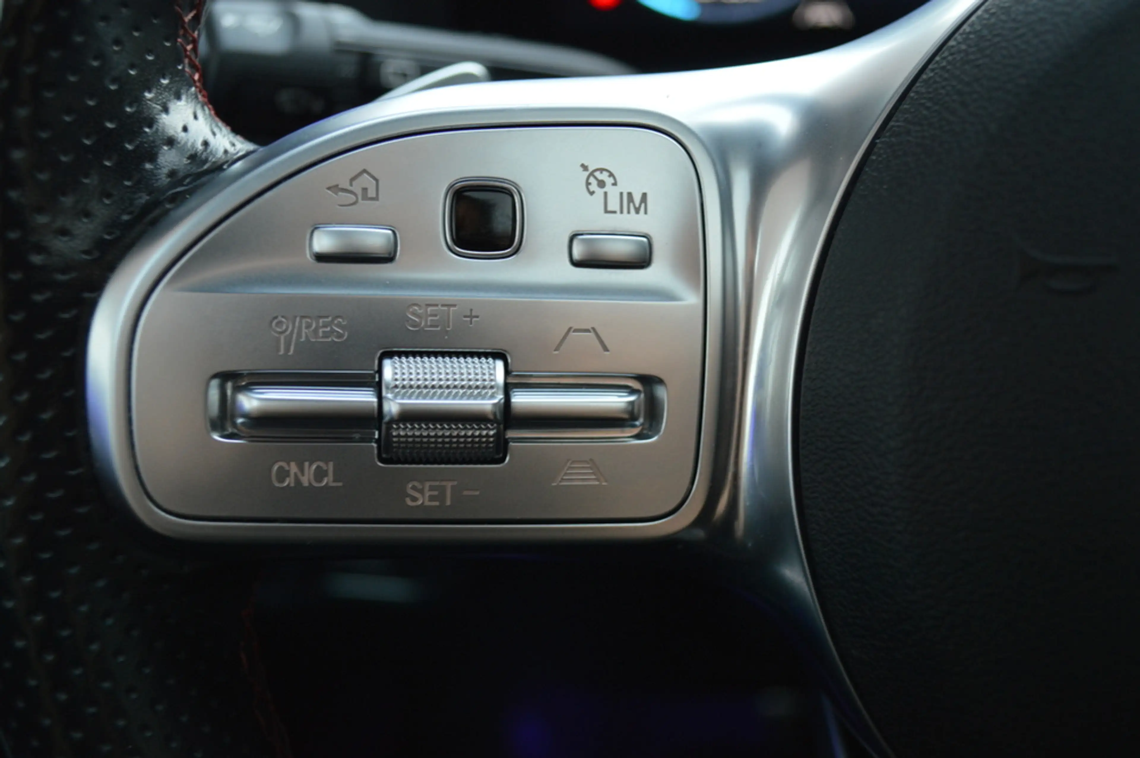 Mercedes-Benz EQA 250 250+ AMG Line 71 kWh Led Panorama Memory Burmester — photo 17