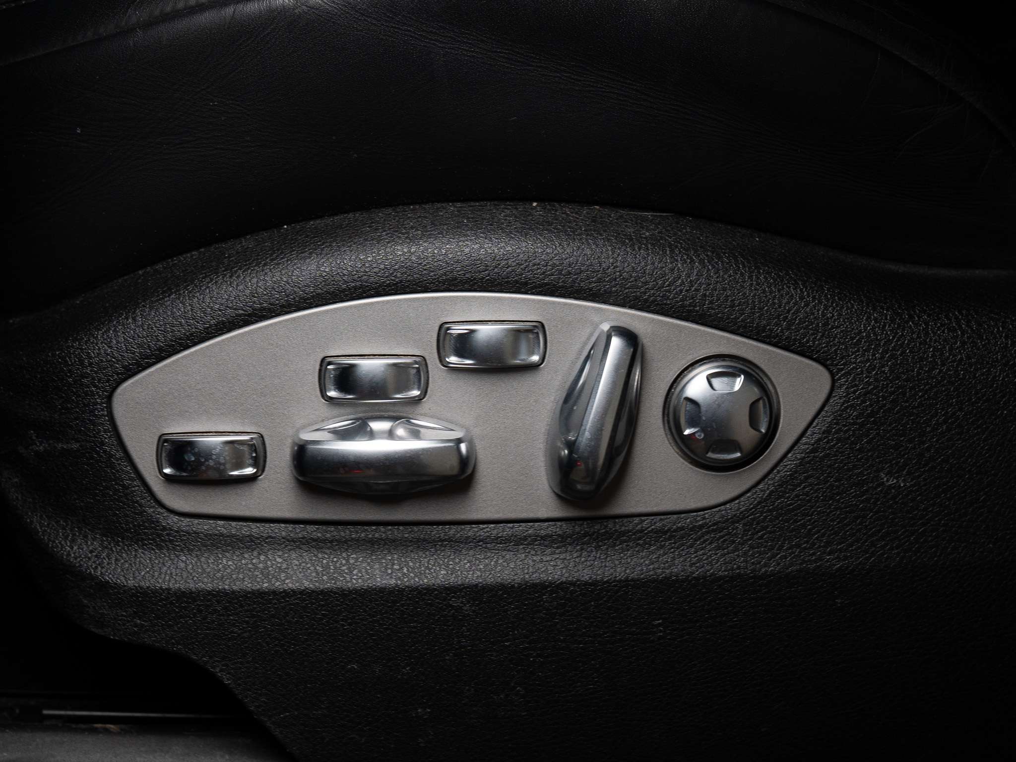used 2020 Porsche Macan car, priced at $43,900