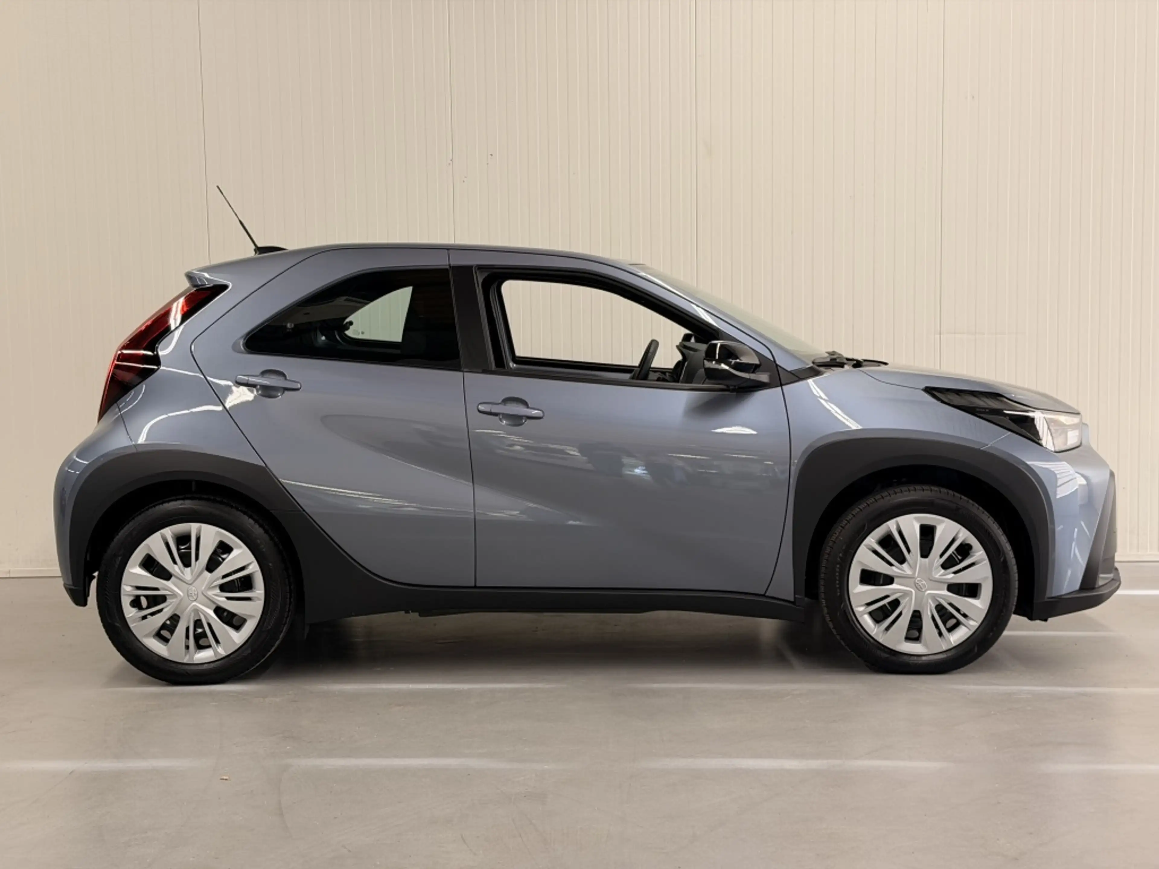 Toyota Aygo X Hybrid 115 play — photo 9