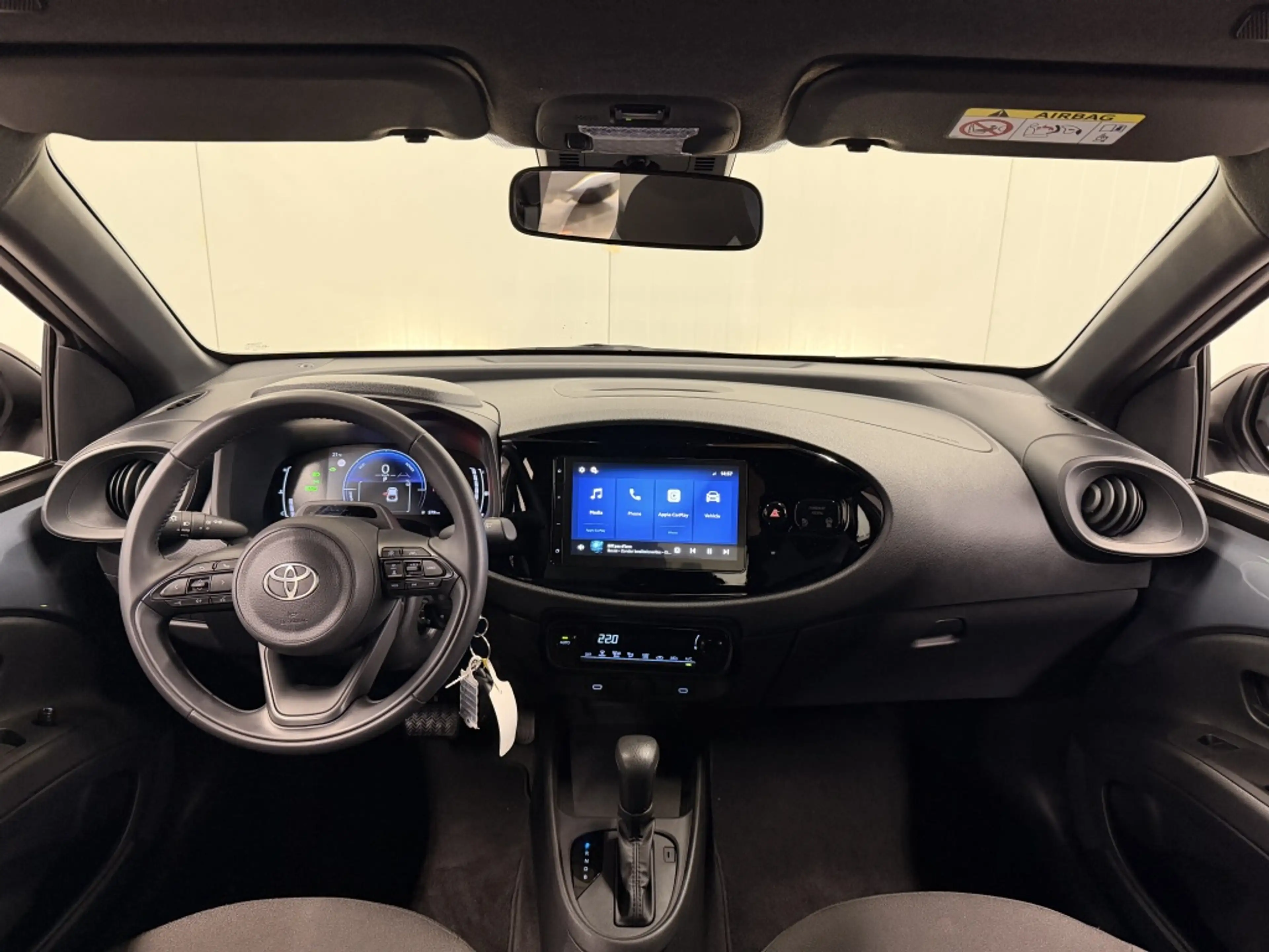 Toyota Aygo X Hybrid 115 play — photo 3