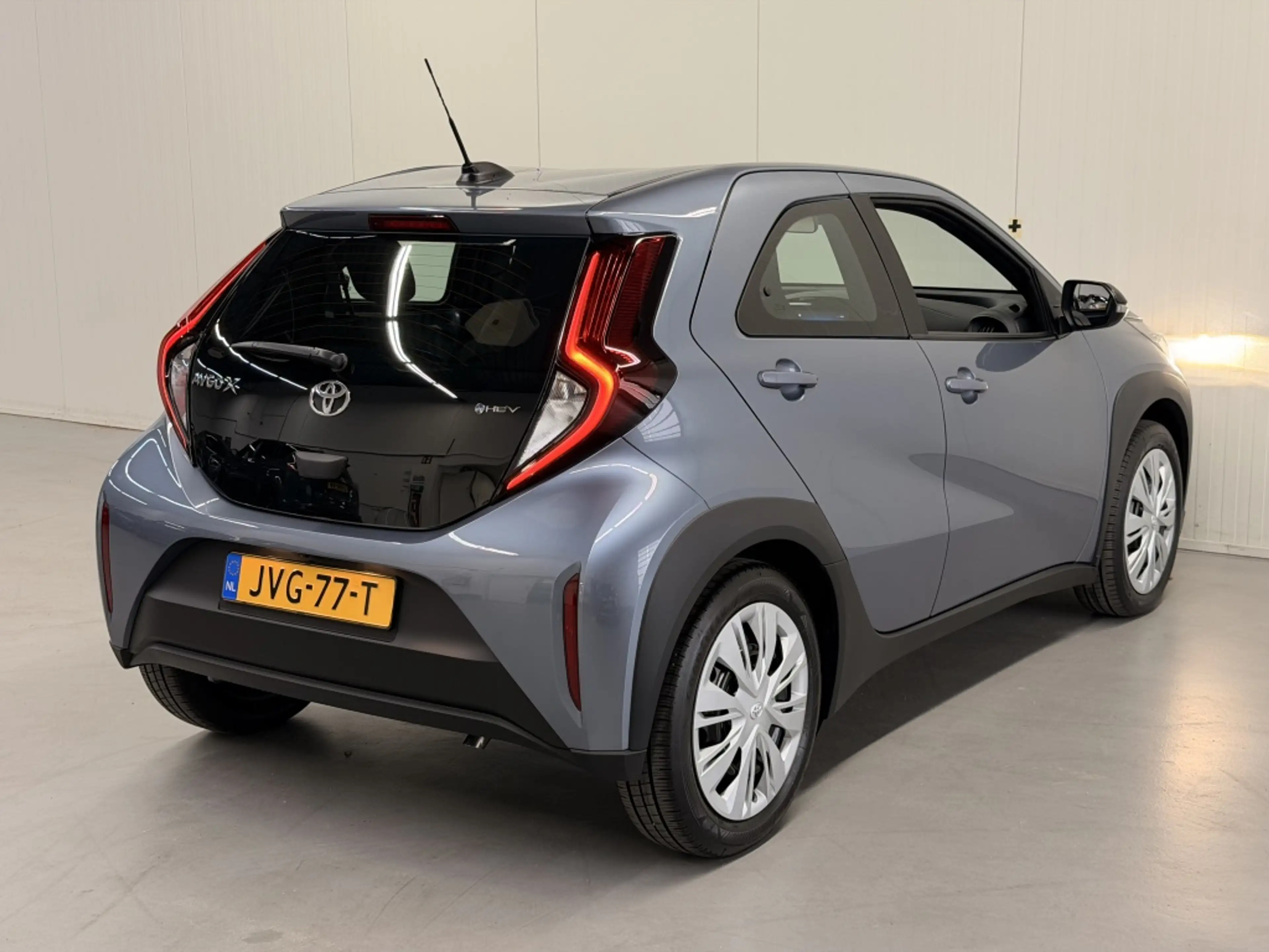 Toyota Aygo X Hybrid 115 play — photo 2