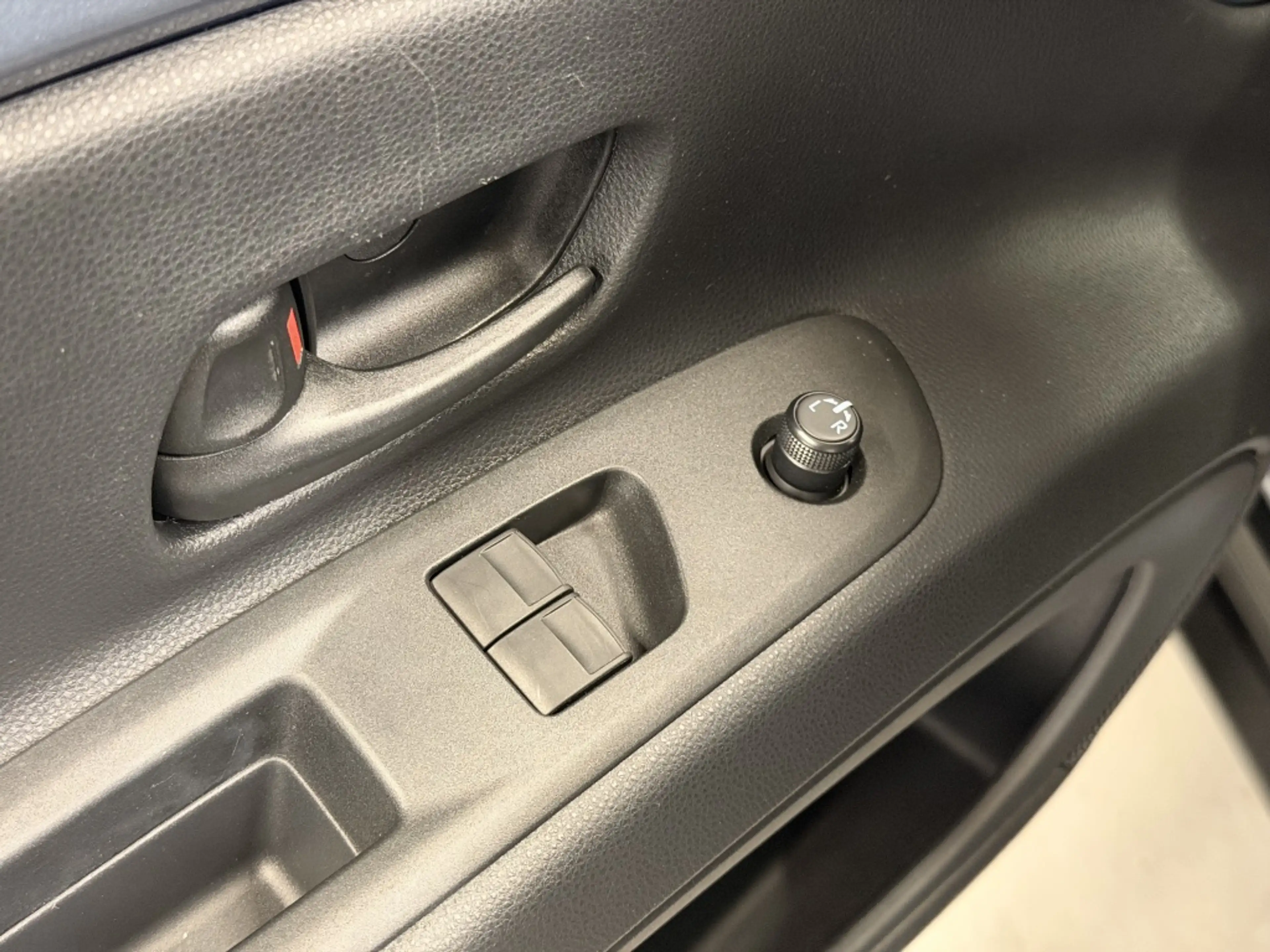 Toyota Aygo X Hybrid 115 play — photo 26