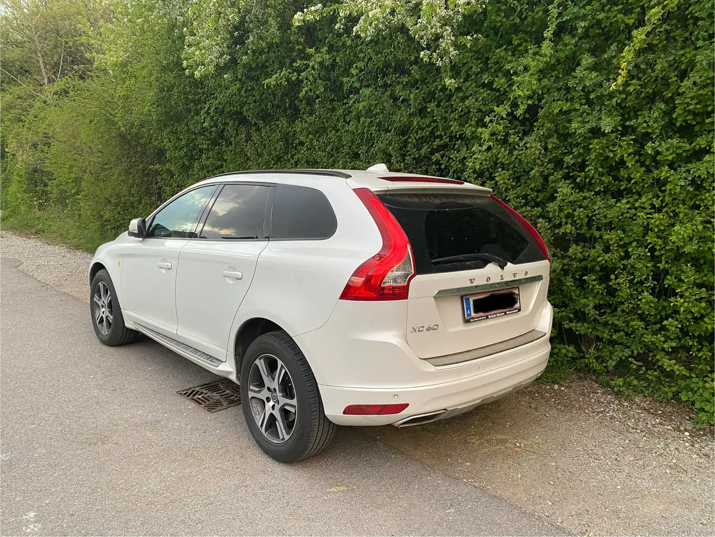 Volvo XC60 D4 Kinetic Geartronic Weiß - 2