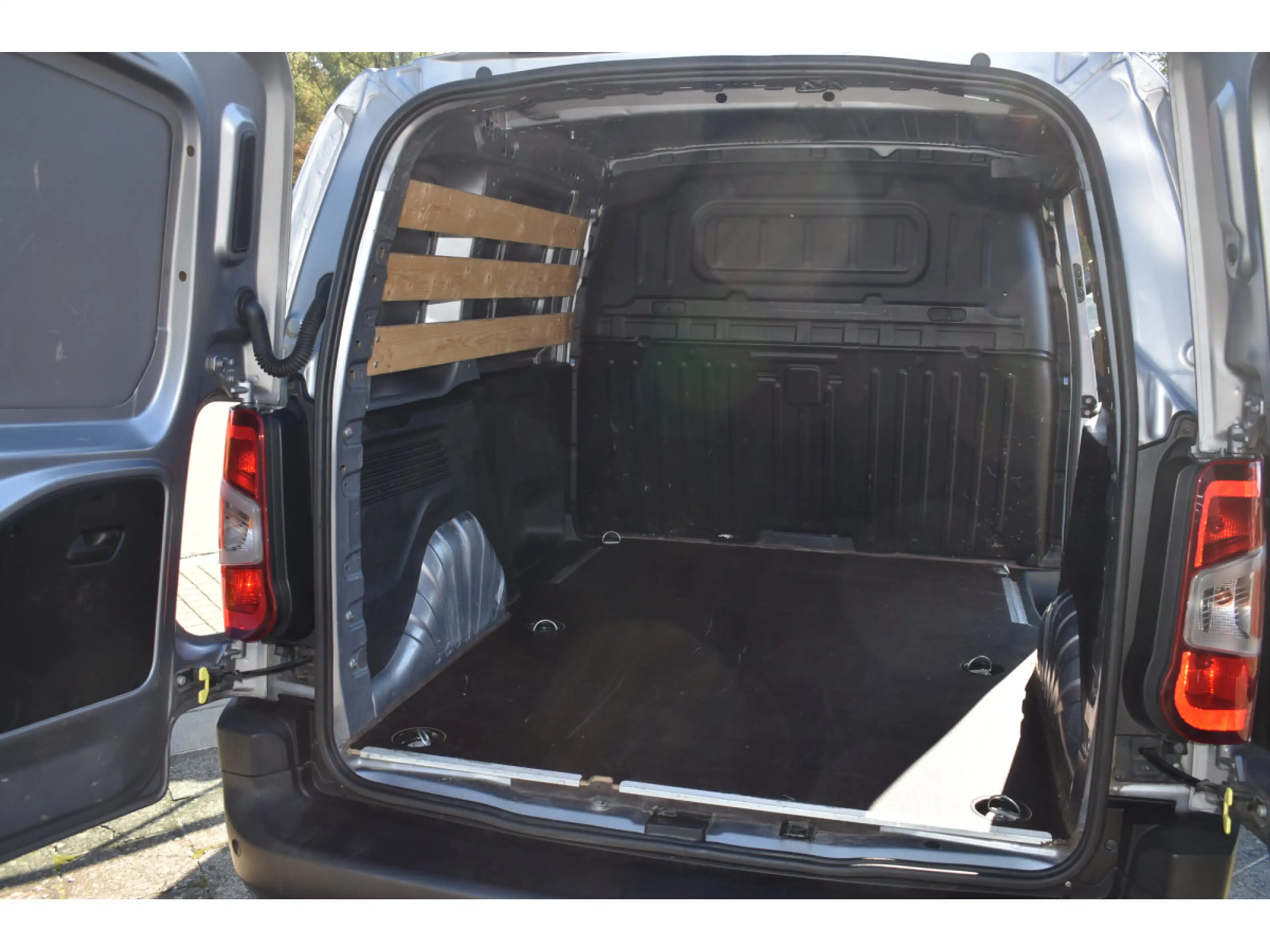 Opel Combo Cargo 1,5 CDi Clim — photo 7