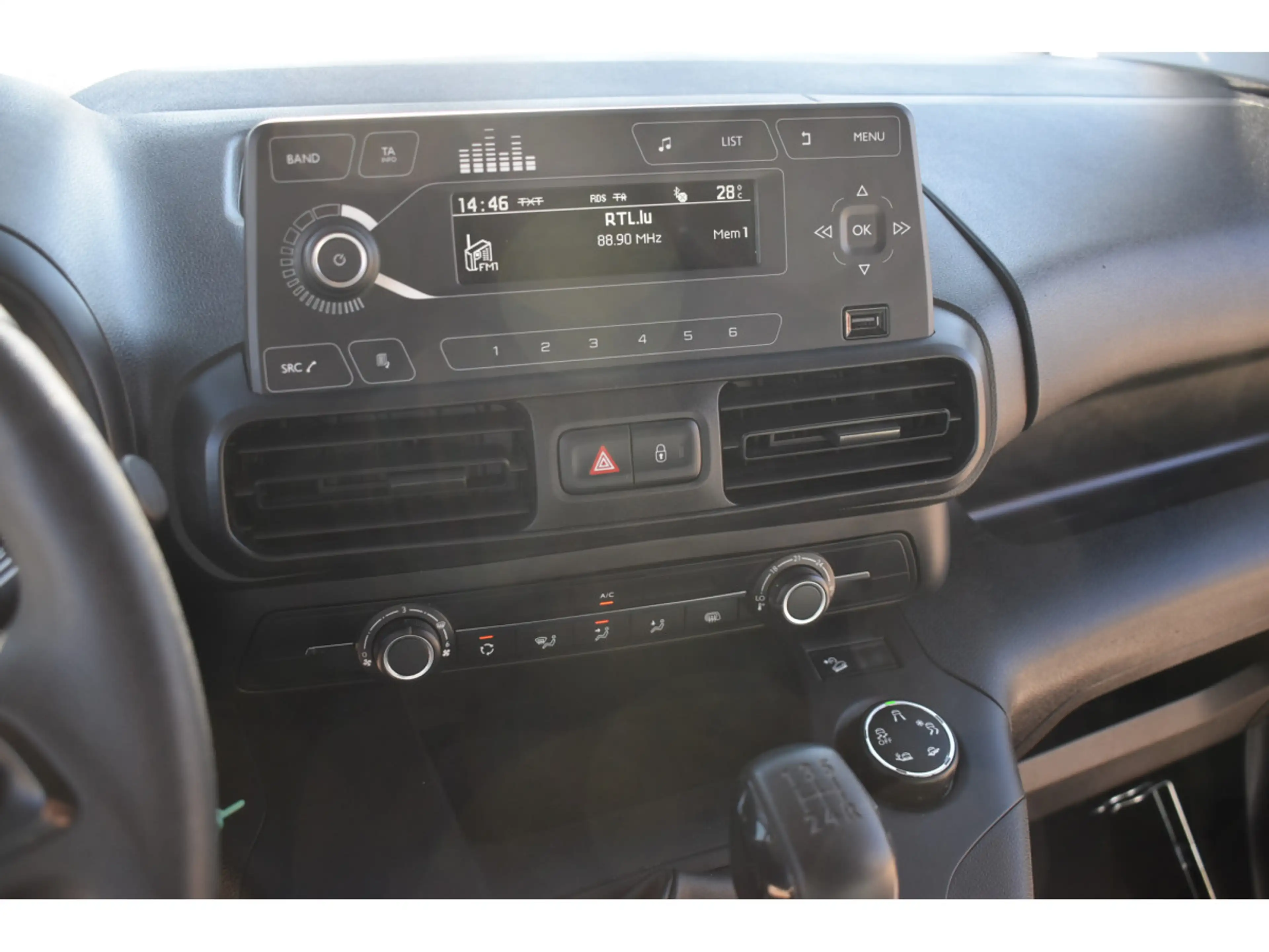 Opel Combo Cargo 1,5 CDi Clim — photo 11