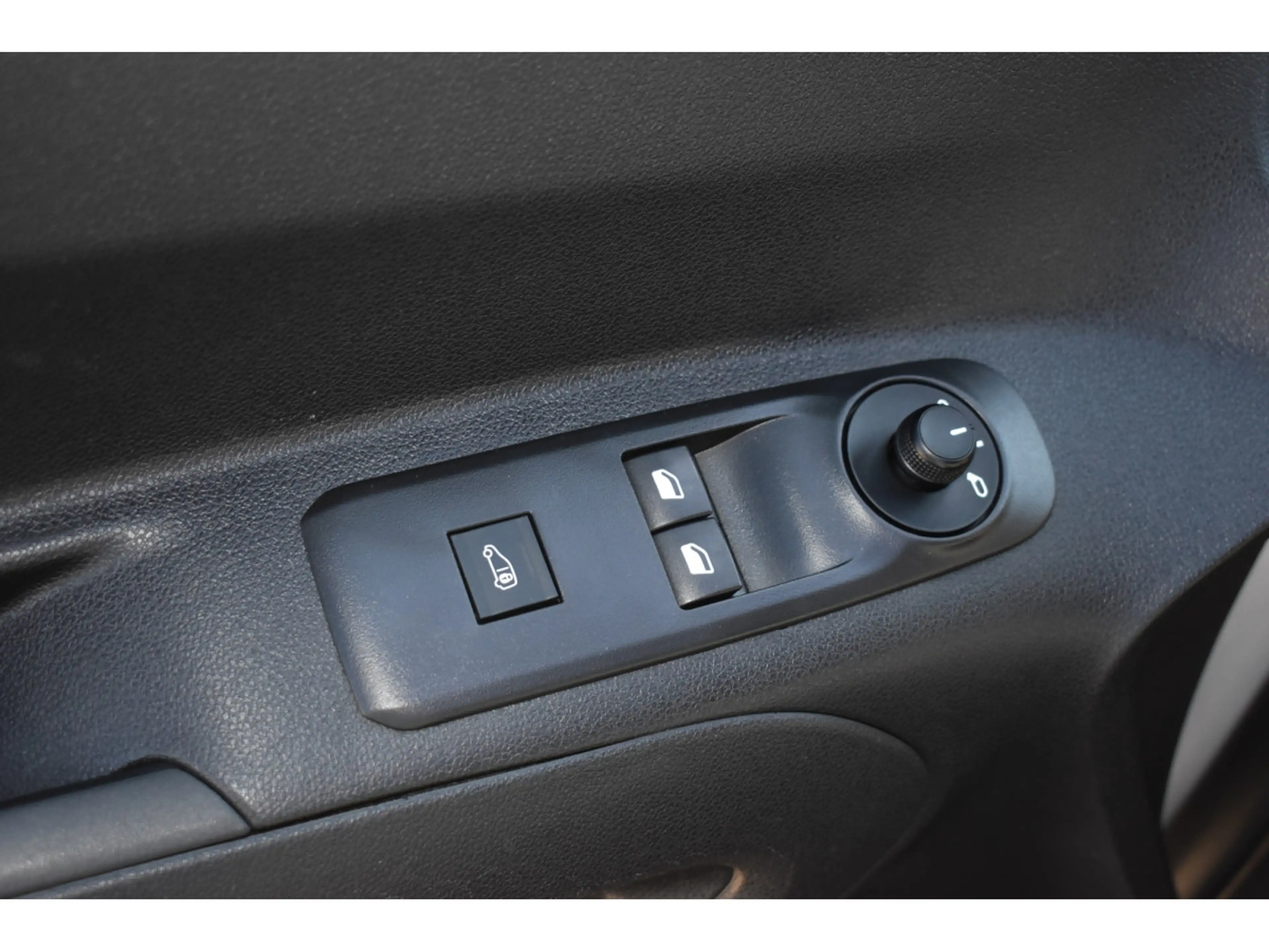 Opel Combo Cargo 1,5 CDi Clim — photo 12