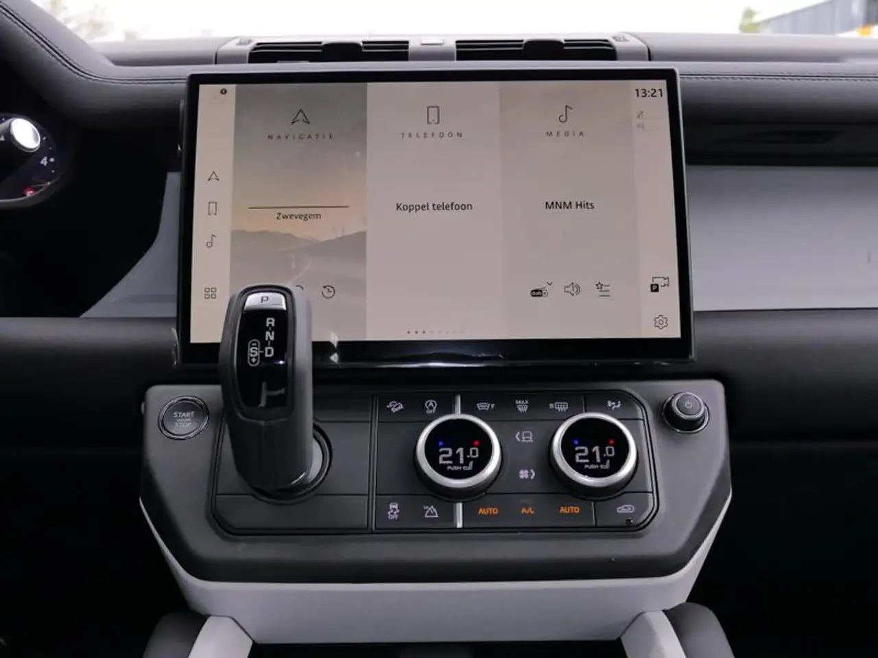 Land Rover Defender 2026 — фото 14