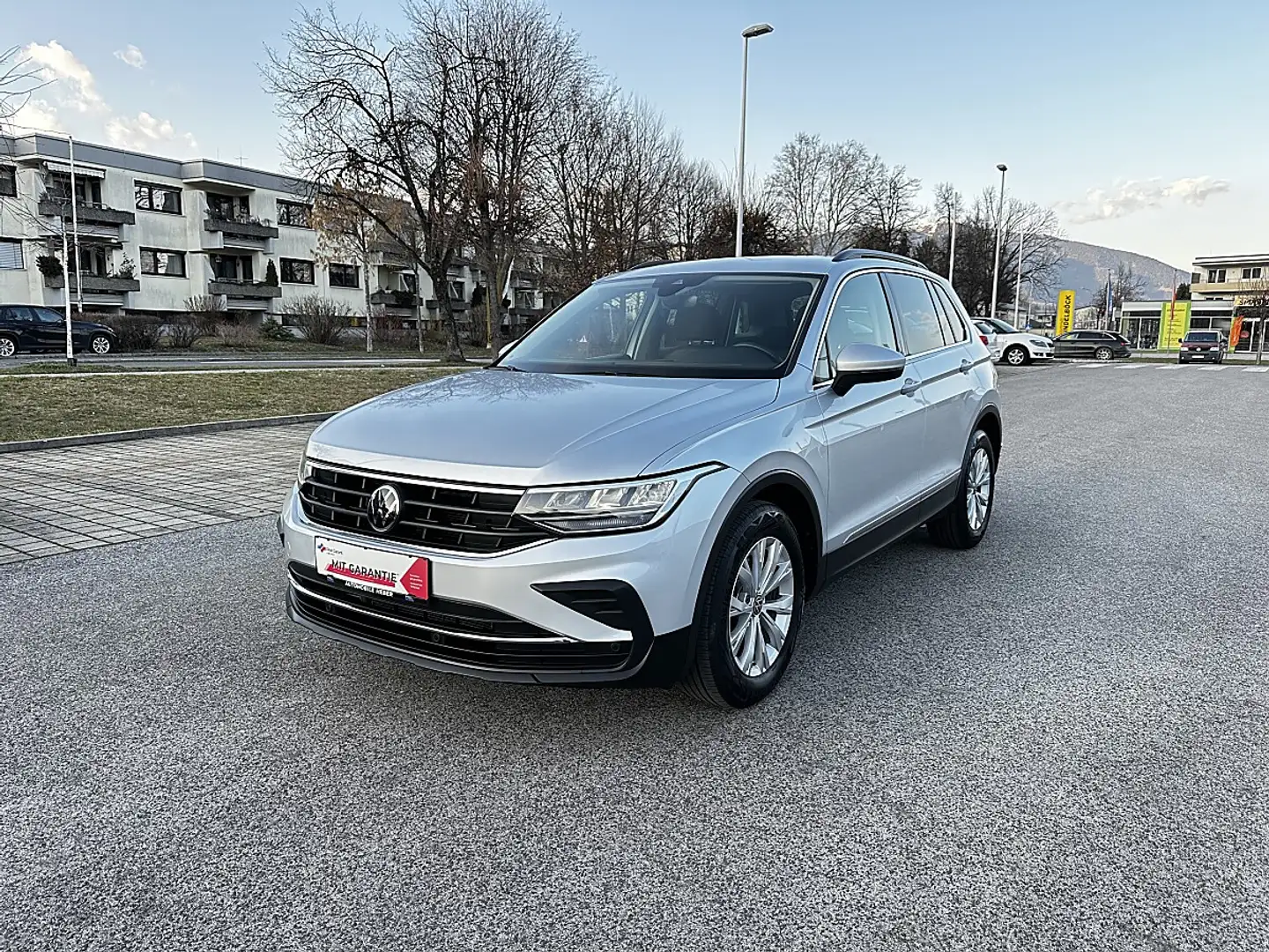 Volkswagen Tiguan 1,5 TSI ACT Life DSG LED AHV ACC Sitz- und Lenk... Silber - 1