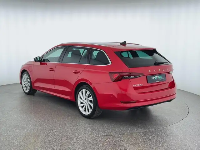 Skoda Octavia view 4