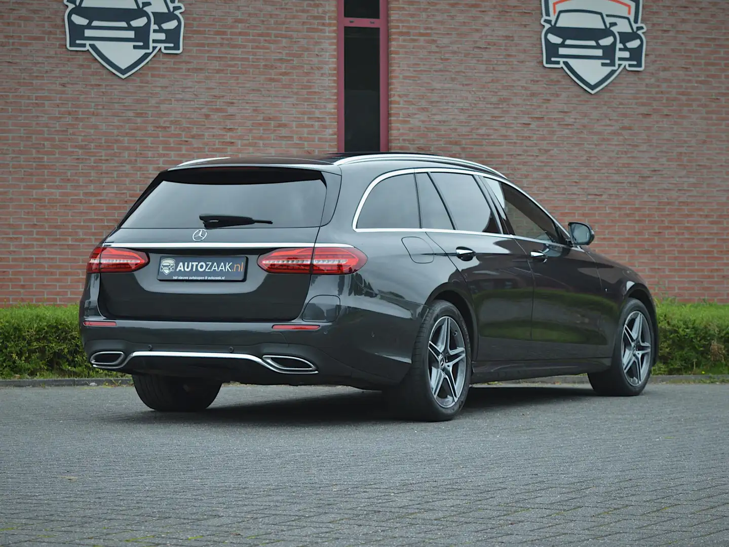 Mercedes-Benz E 300 Estate de AMG Line Gris - 2