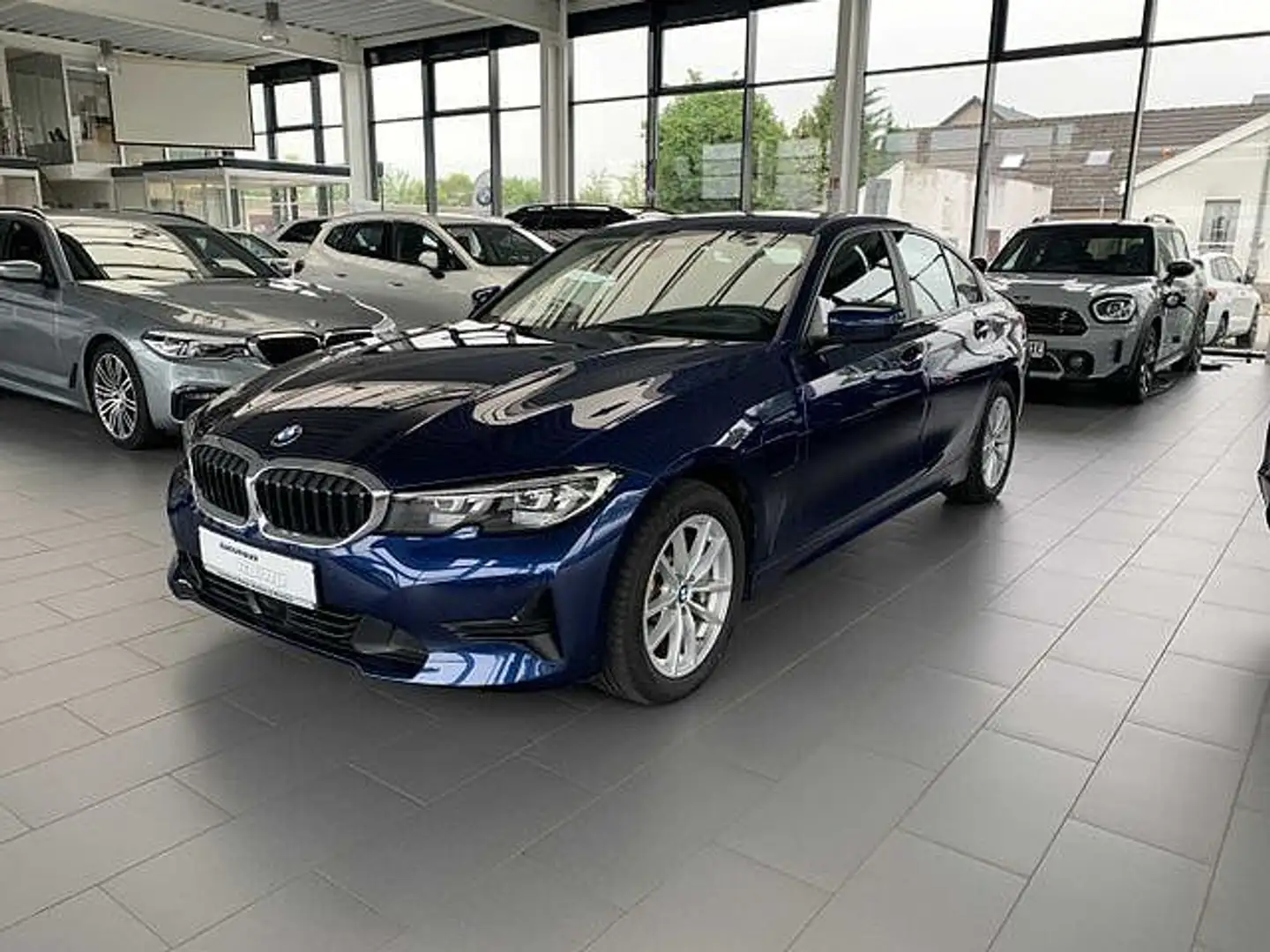 BMW 330 e Advantage HUD LiveCo. Prof. Driv. Blau - 1
