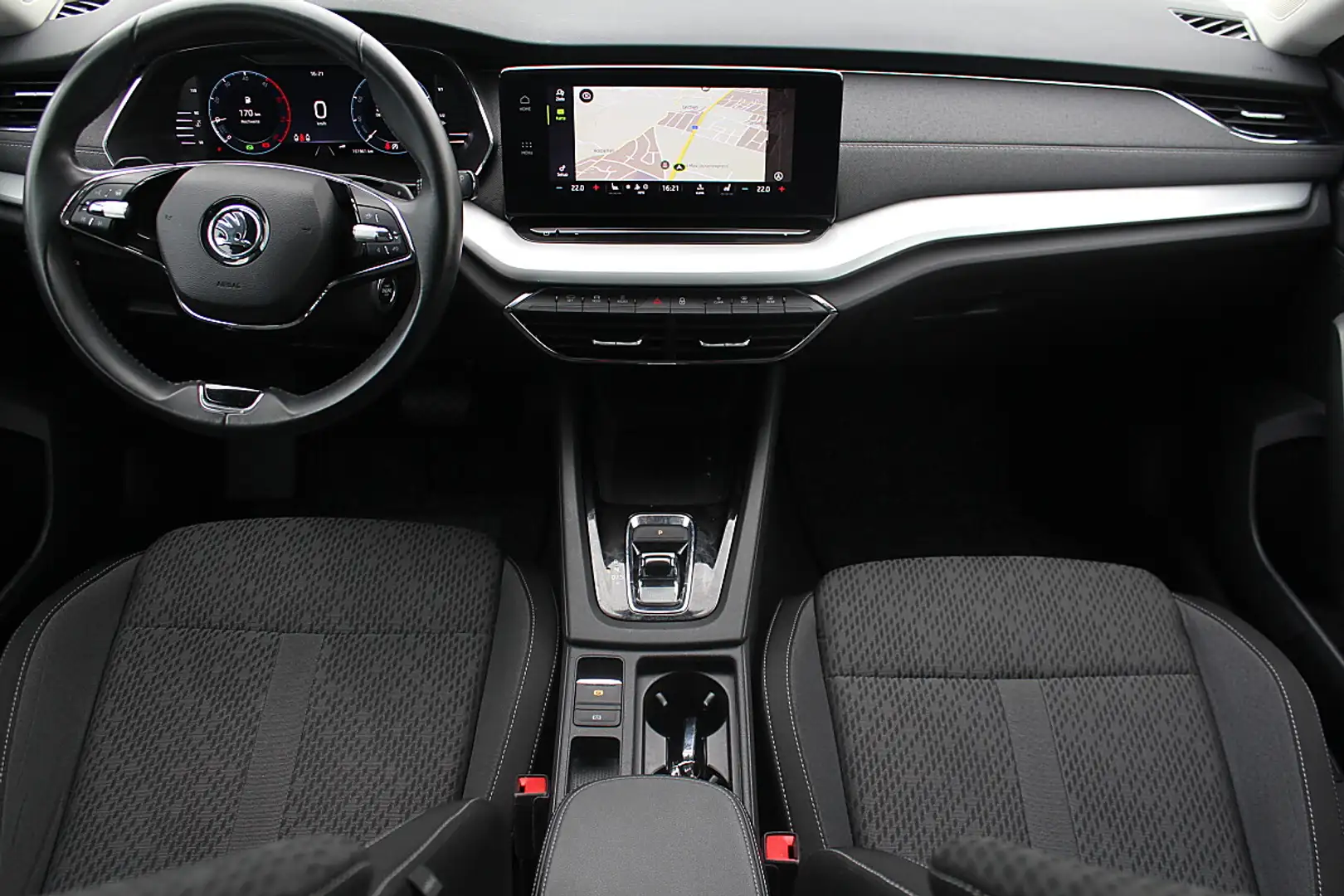 Skoda Octavia Combi 2,0 TDI Style DSG AHK, Kamera, Keyless, H... Grau - 2