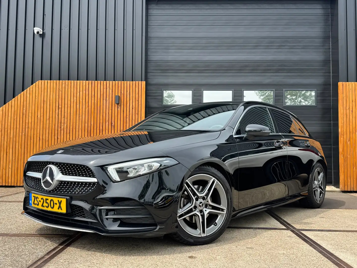 Mercedes-Benz A 160 Business Solution AMG Cruise Clima Carplay Schwarz - 1