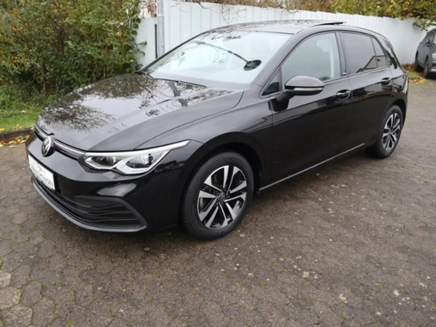 Volkswagen Golf VIII "UNITED" 1.0 TSI PANO/NAVI/KAM Schwarz - 2