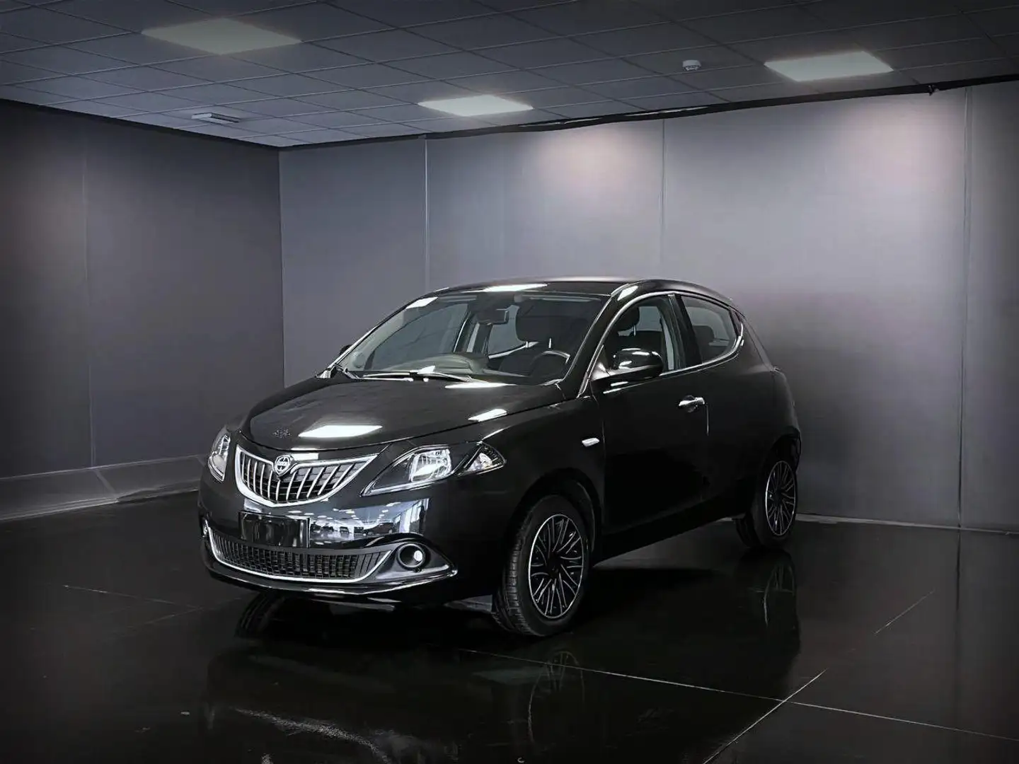 Lancia Ypsilon 1.0 FireFly 5 porte S&S Hybrid Gold Nero - 1