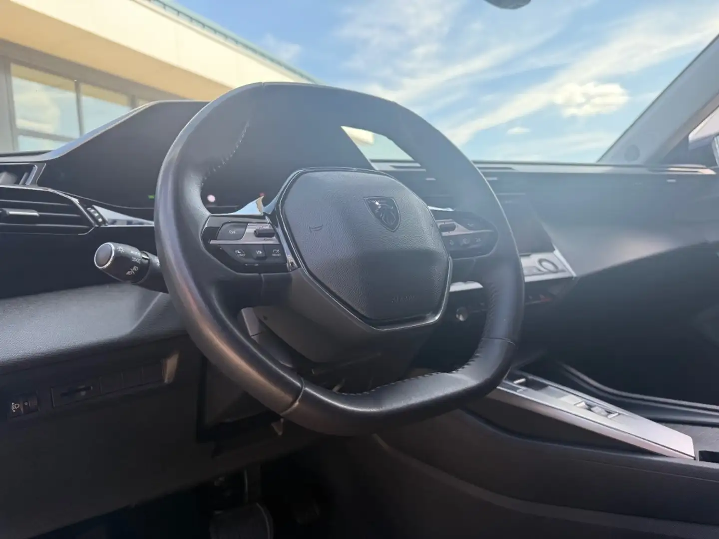Peugeot 308 1.2 ACTIVE OLIVE BUSINESS AUTOMAAT AIRCO NAVI PDC. Groen - 2