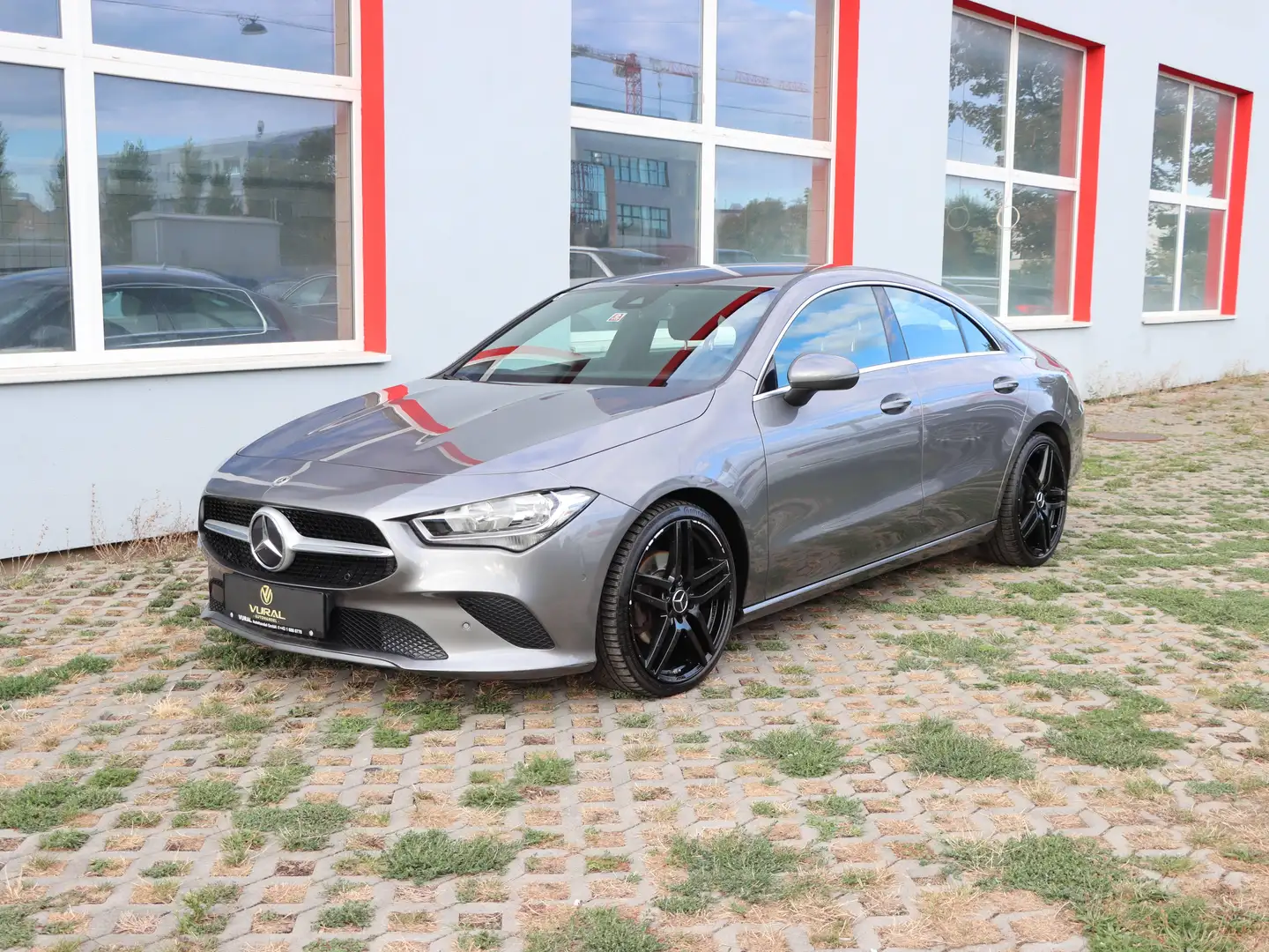 Mercedes-Benz CLA 180 d Progressive | Kamera | Aktiver Bremsassistent | Aktiver Spurhalteassistent | Keyless Go | Tempomat | LED | Navigation | Grau - 2