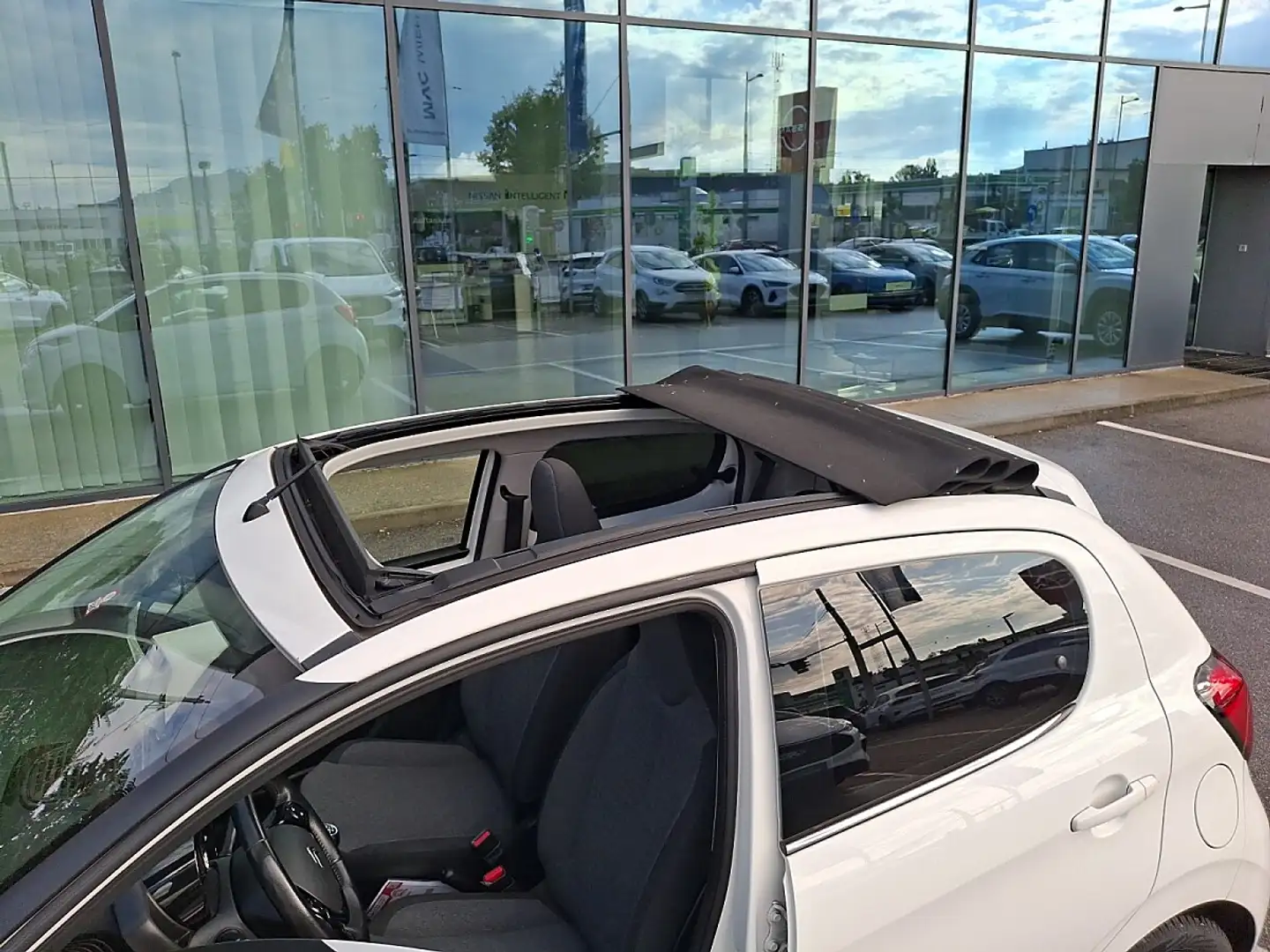 Citroen C1 PureTech 82 manuell Shine Weiß - 2