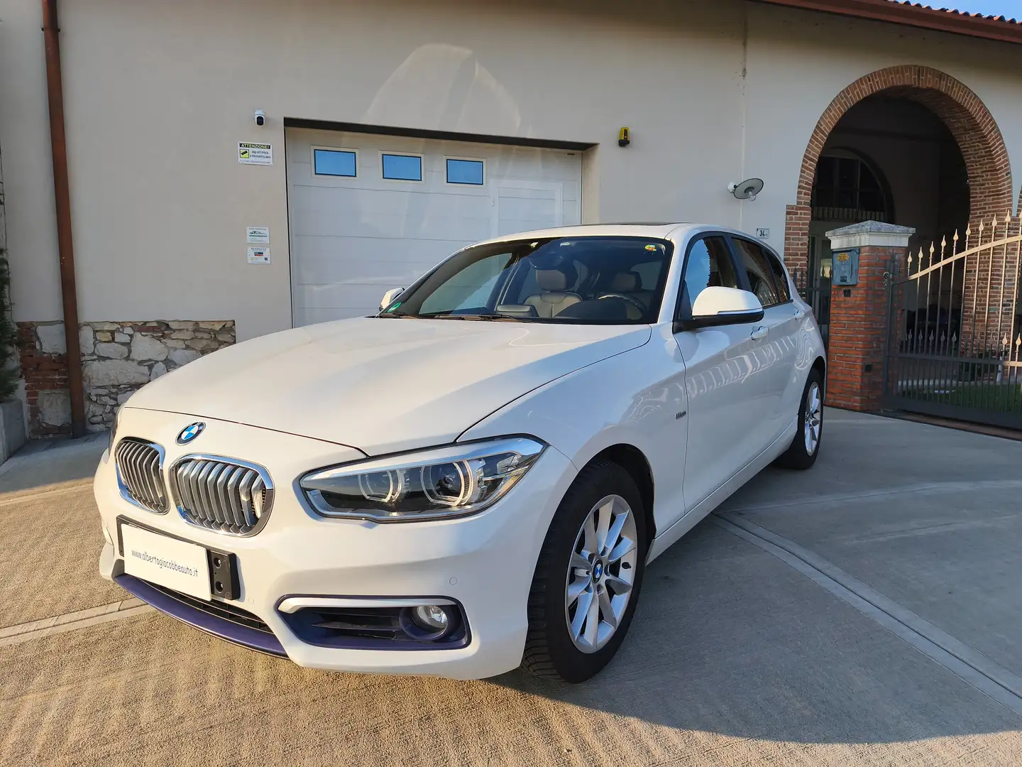 BMW 118 118d Urban 5p auto - 1