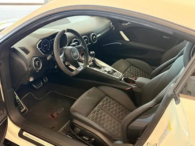 Audi TT RS view 8