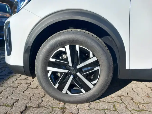 Peugeot 2008 view 9