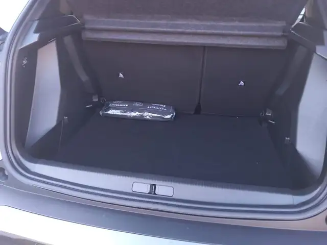 Peugeot 2008 view 12