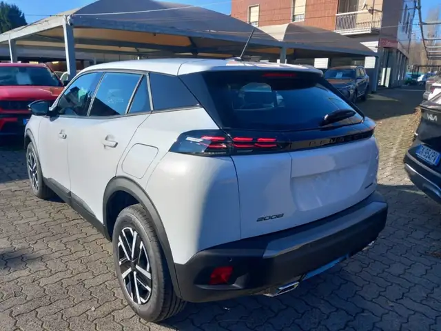 Peugeot 2008 view 3