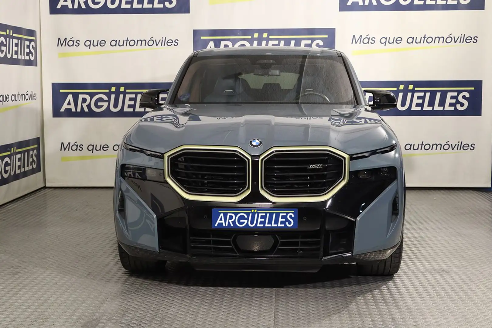 BMW XM 4.4 PHEV 653cv Grün - 2