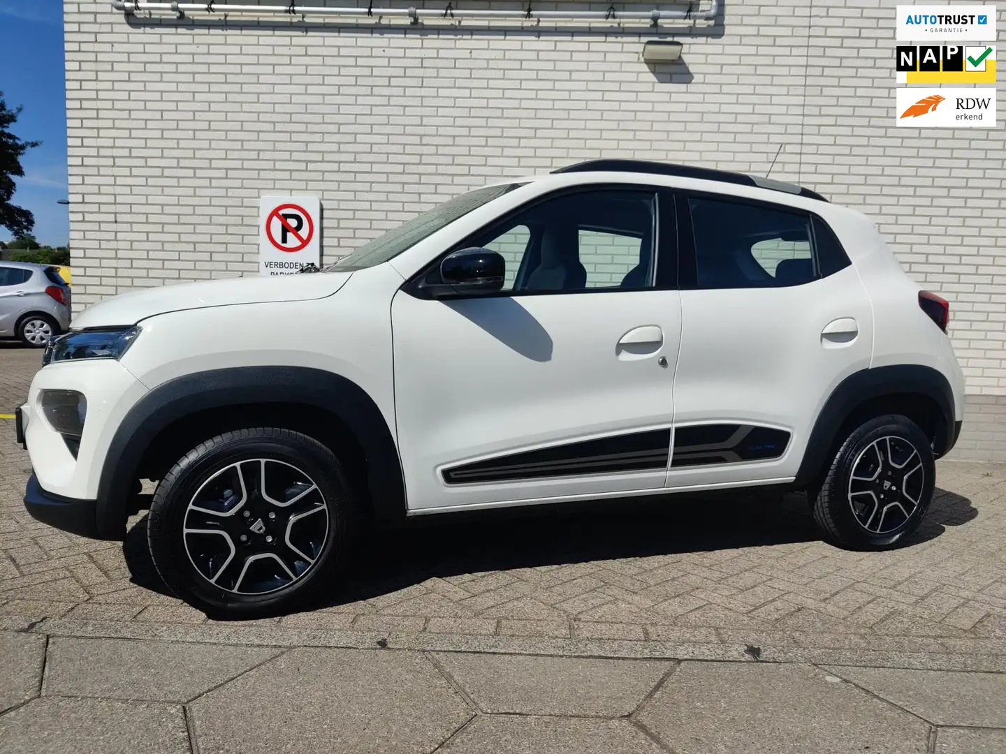 Dacia Spring Comfort Plus (Orange Pack) 27 kWh Leder / Navigati Wit - 1