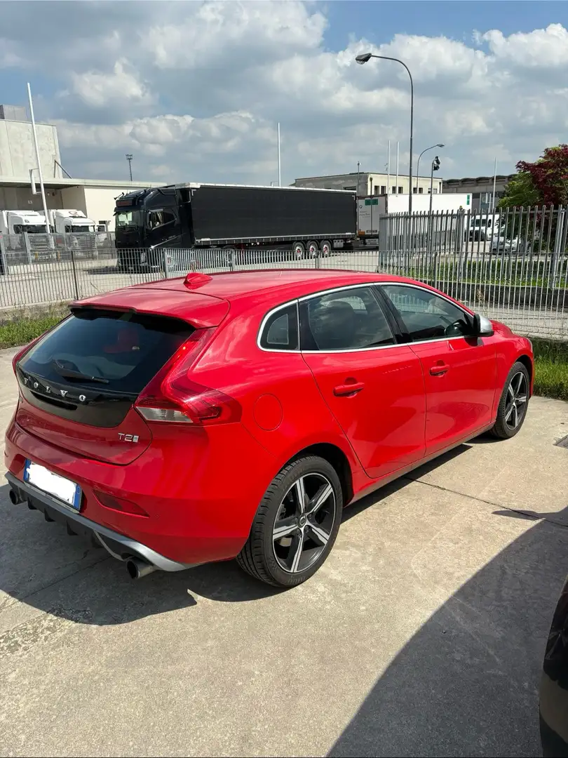 Volvo V40 1.5 t2 R-design Momentum geartronic Red - 2