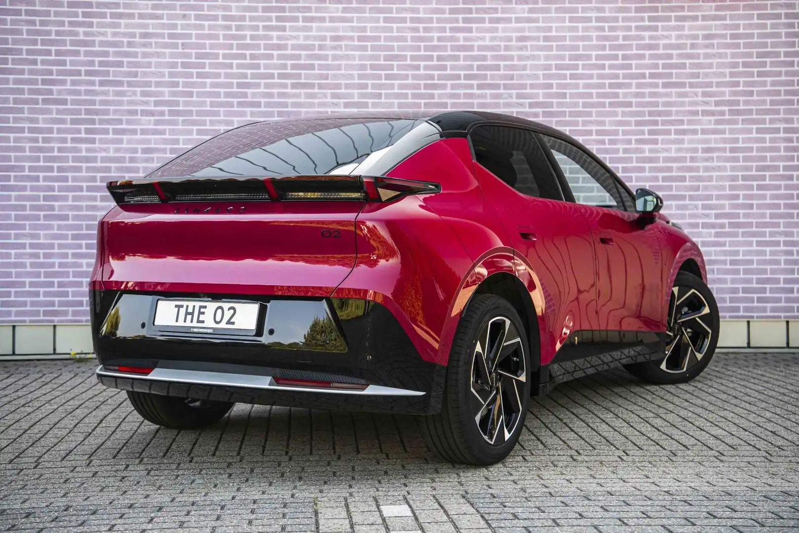 Lynk & Co 02 More 66 kWh LAGE BIJTELLING!! | UIT VOORRAAD LEVER Rood - 2