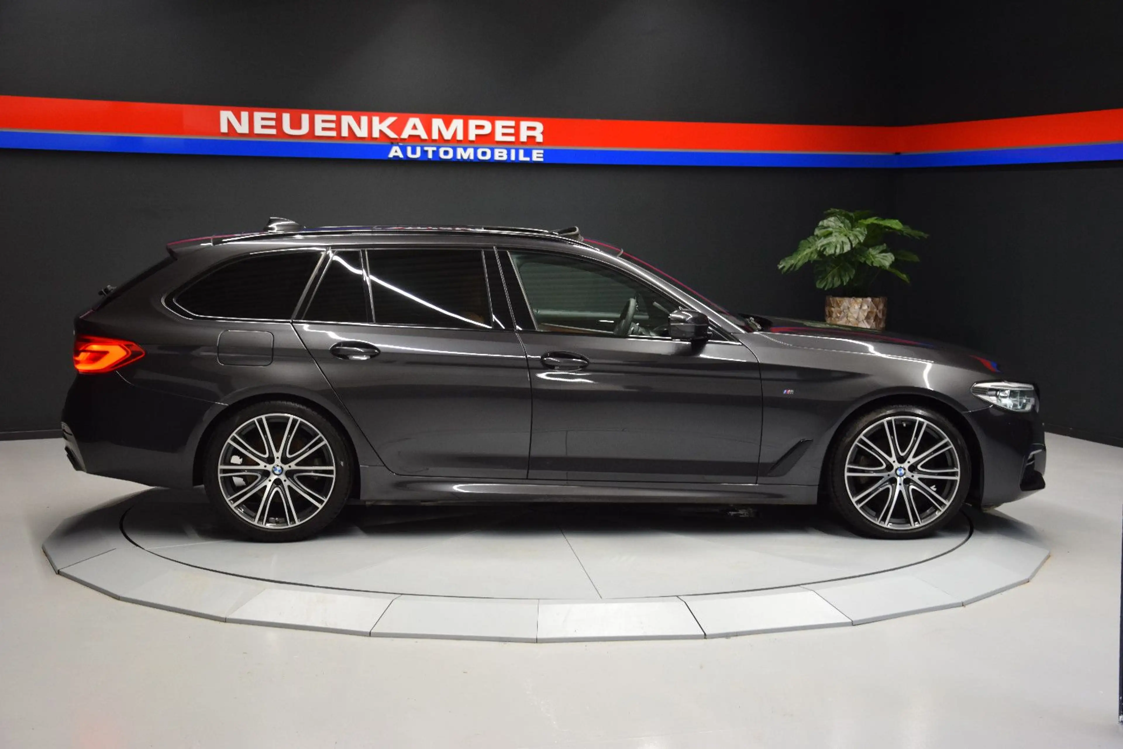 BMW 520 d xDrive M Sport Leder Panorama H&K 360° — photo 9