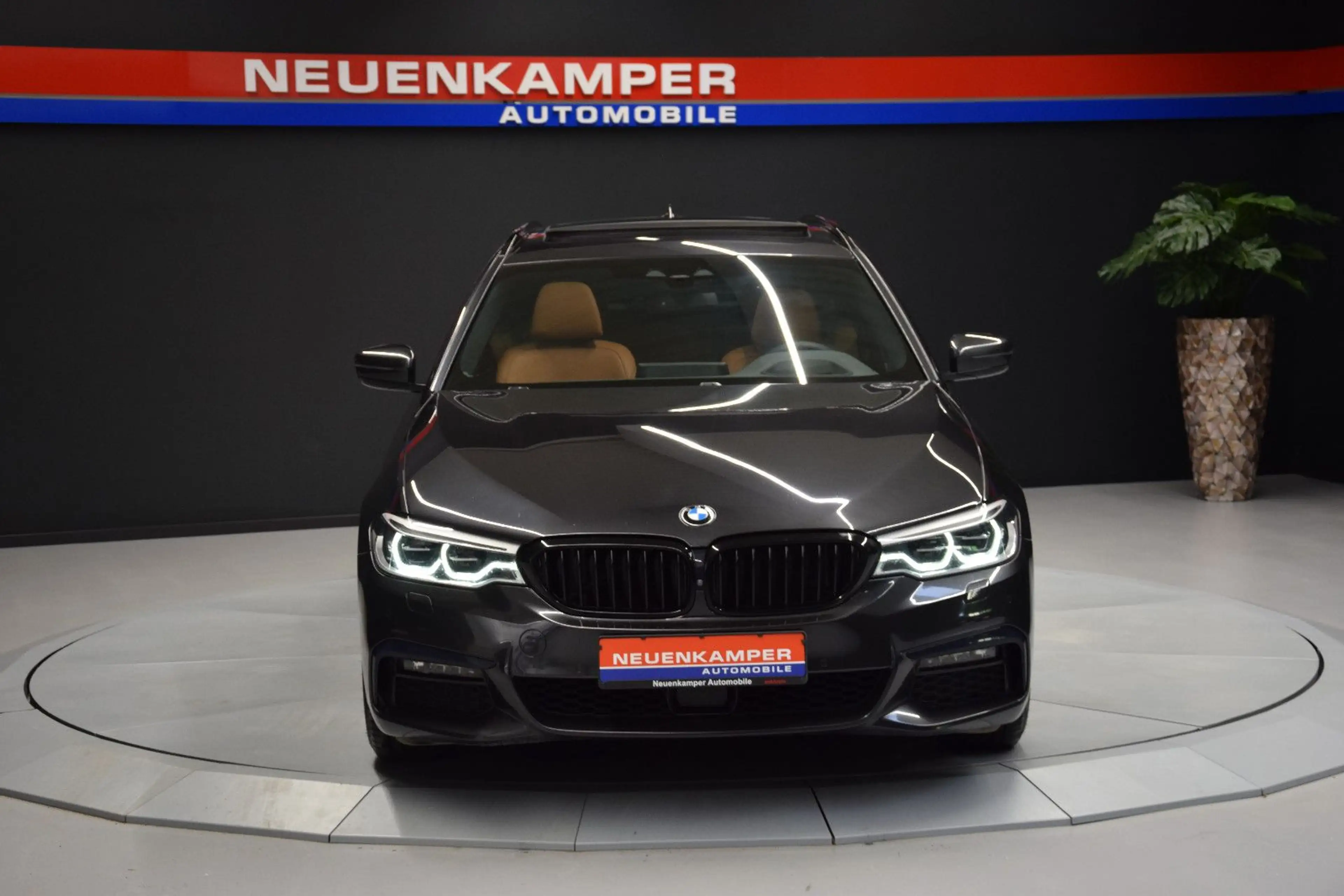 BMW 520 d xDrive M Sport Leder Panorama H&K 360° — photo 2